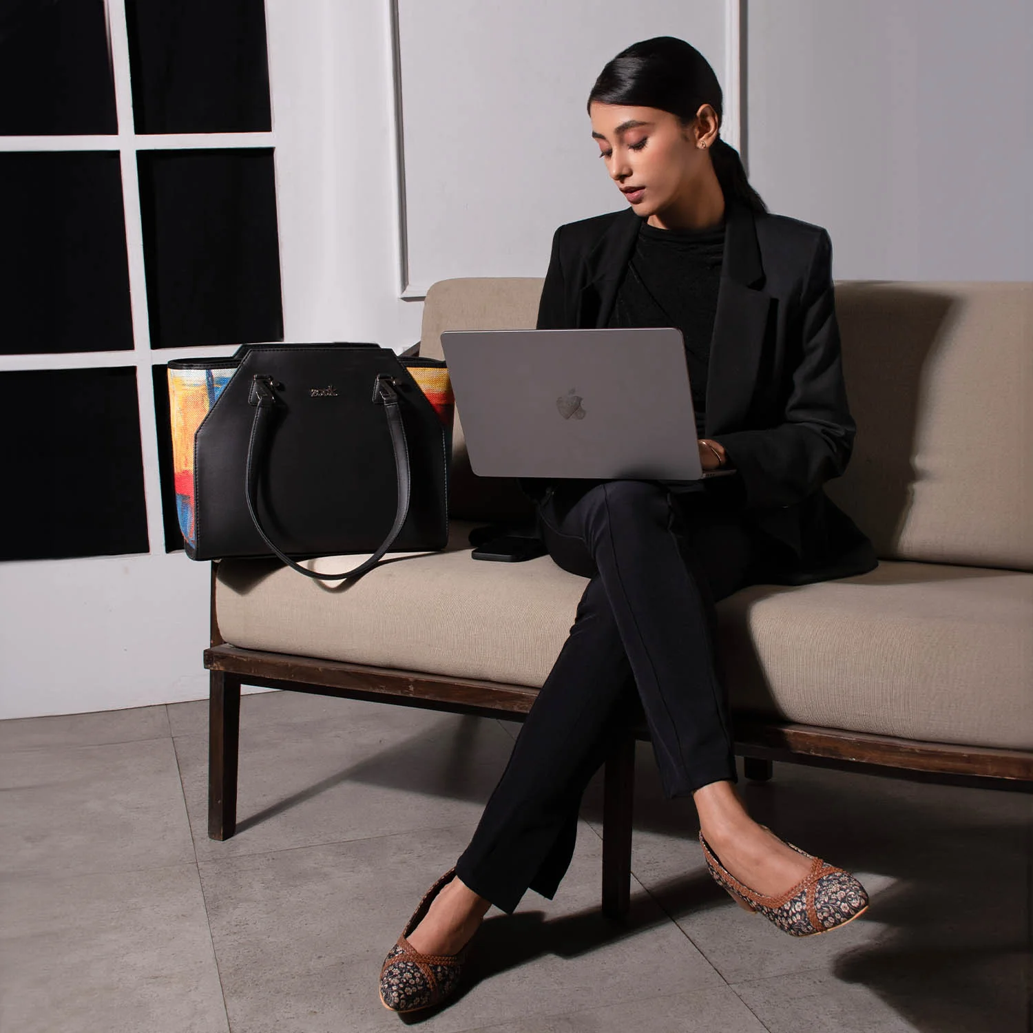 Abstract Amaze Classic Business Bag - Image 2