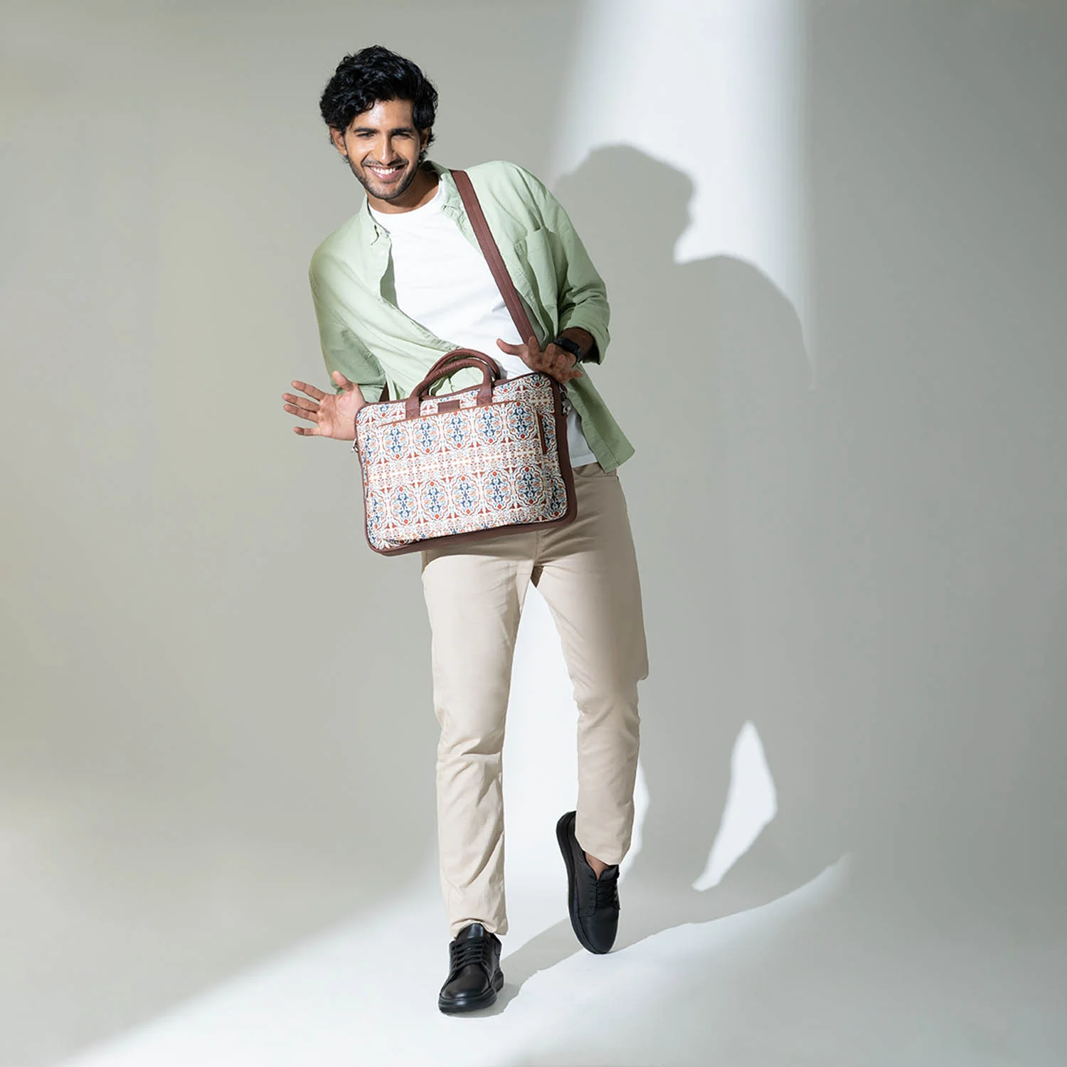 Agra Floral Unisex Laptop Bag - Image 9