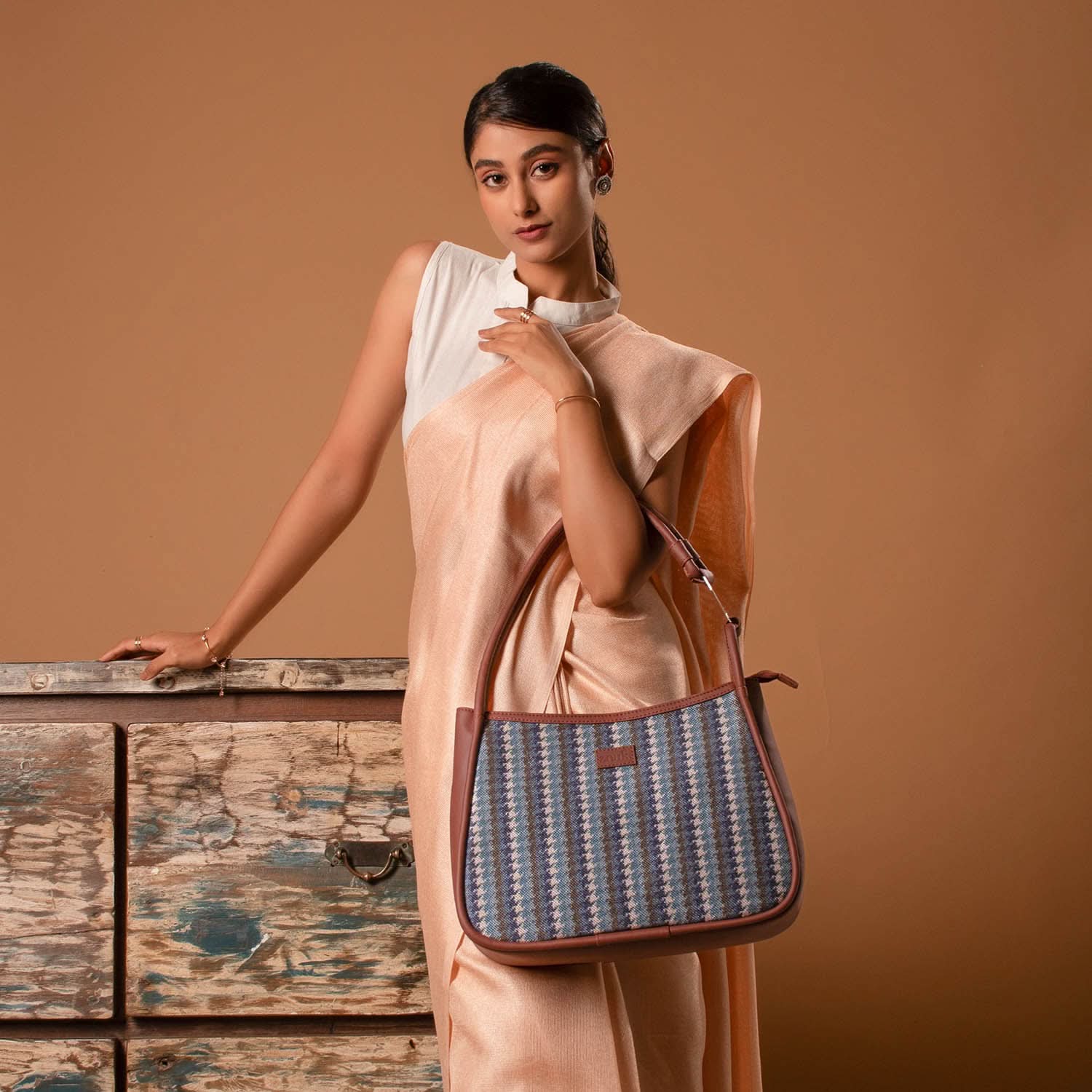 Bombay Houndstooth Sleek Shoulder Bag - Image 2