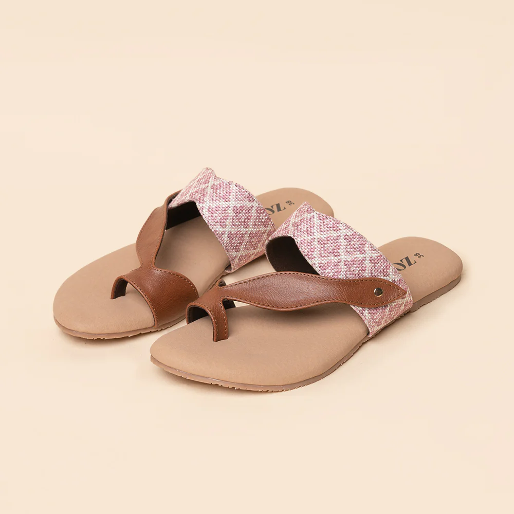 Chamoli Motif Curvy Toe Chappal - Image 4
