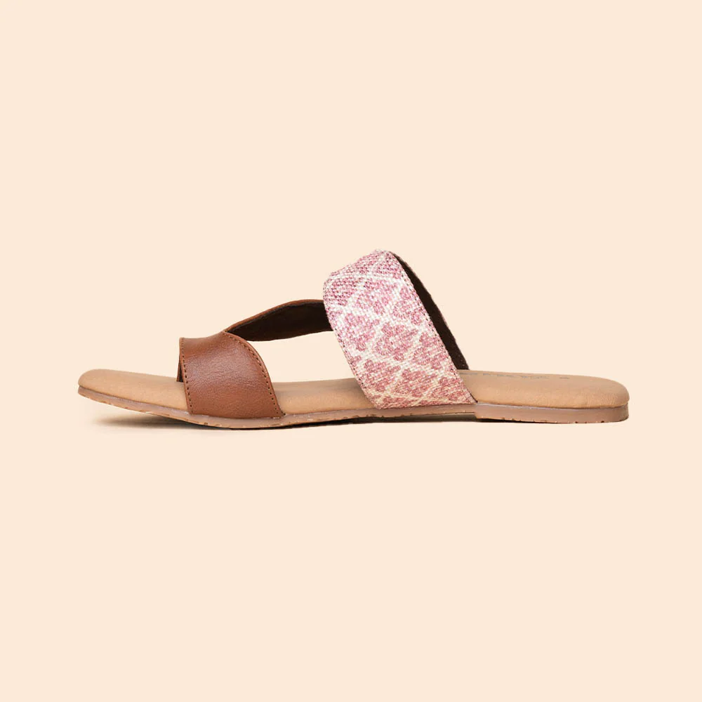 Chamoli Motif Curvy Toe Chappal - Image 8