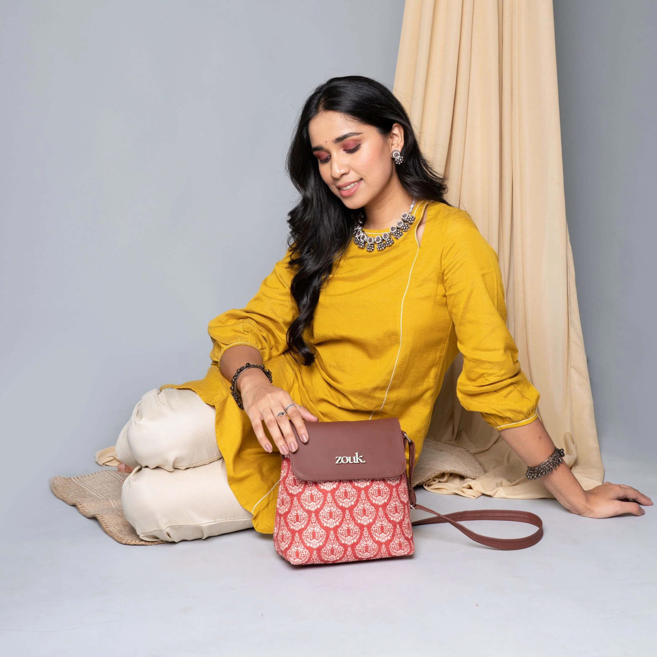 Chanderi Phool Flap Sling Bag - Image 2