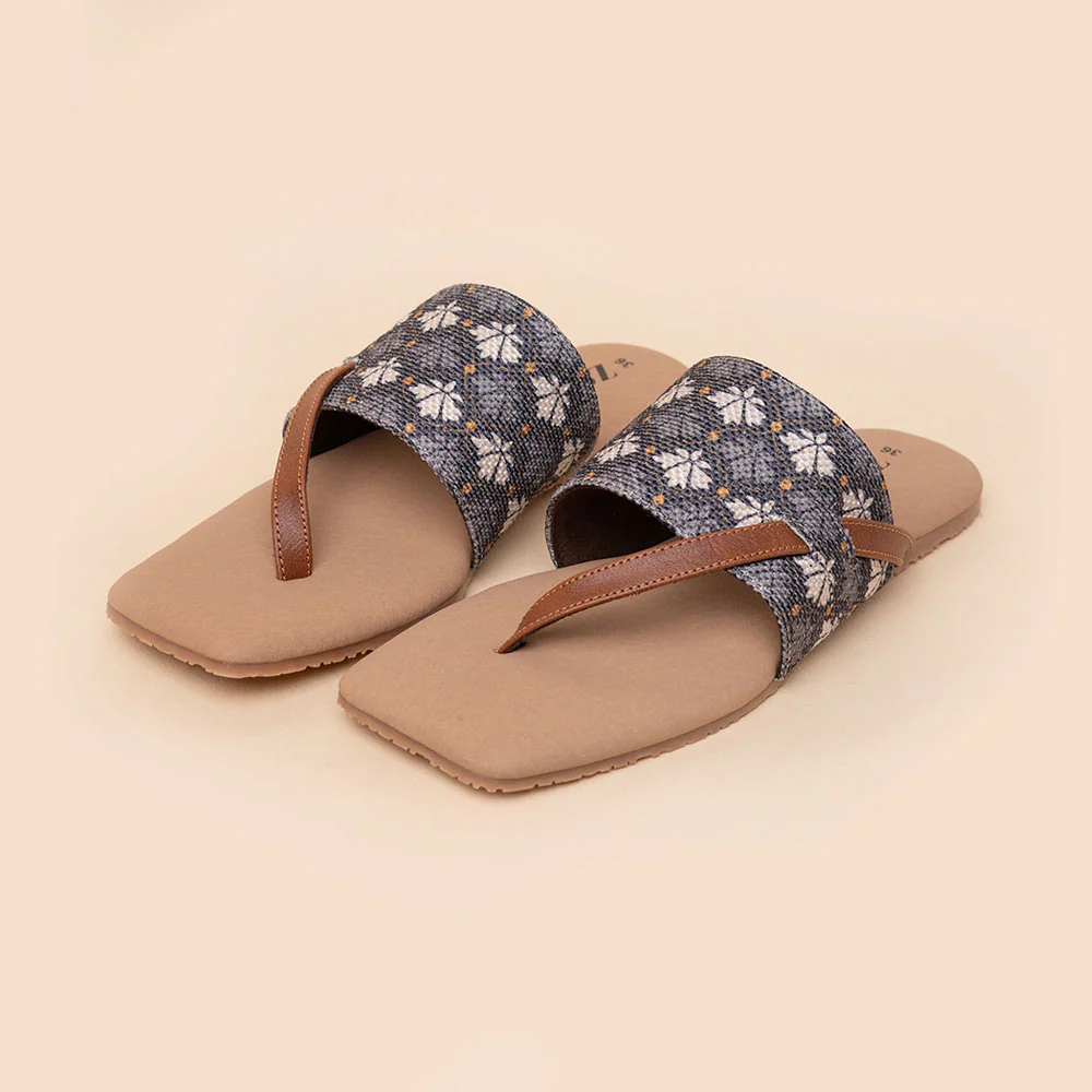 Deccan Bidri Side Toe Flats - Image 4