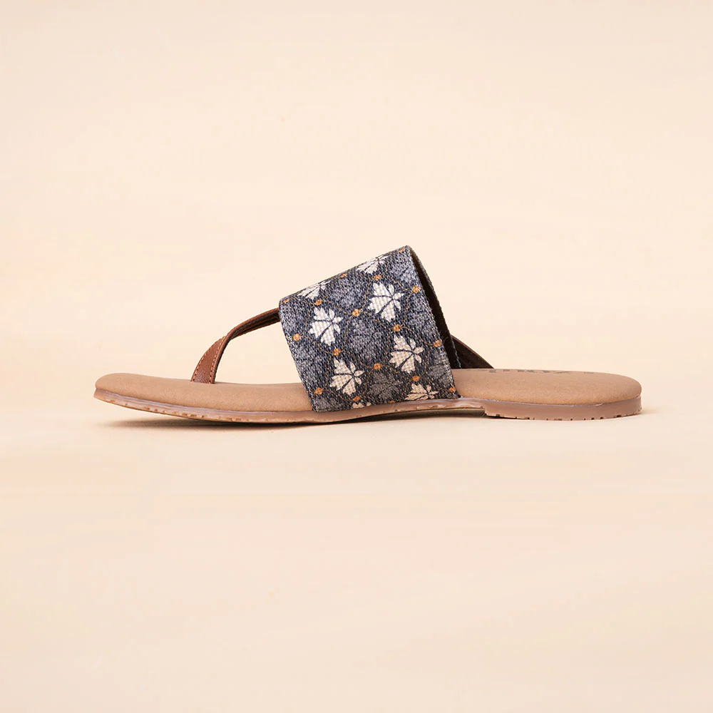 Deccan Bidri Side Toe Flats - Image 7