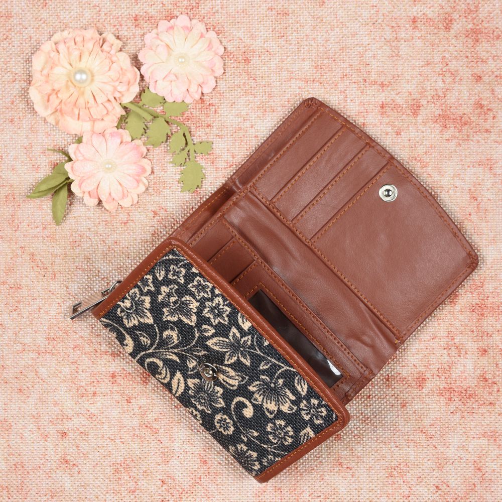 FloMotif Three Fold Wallet - Image 10