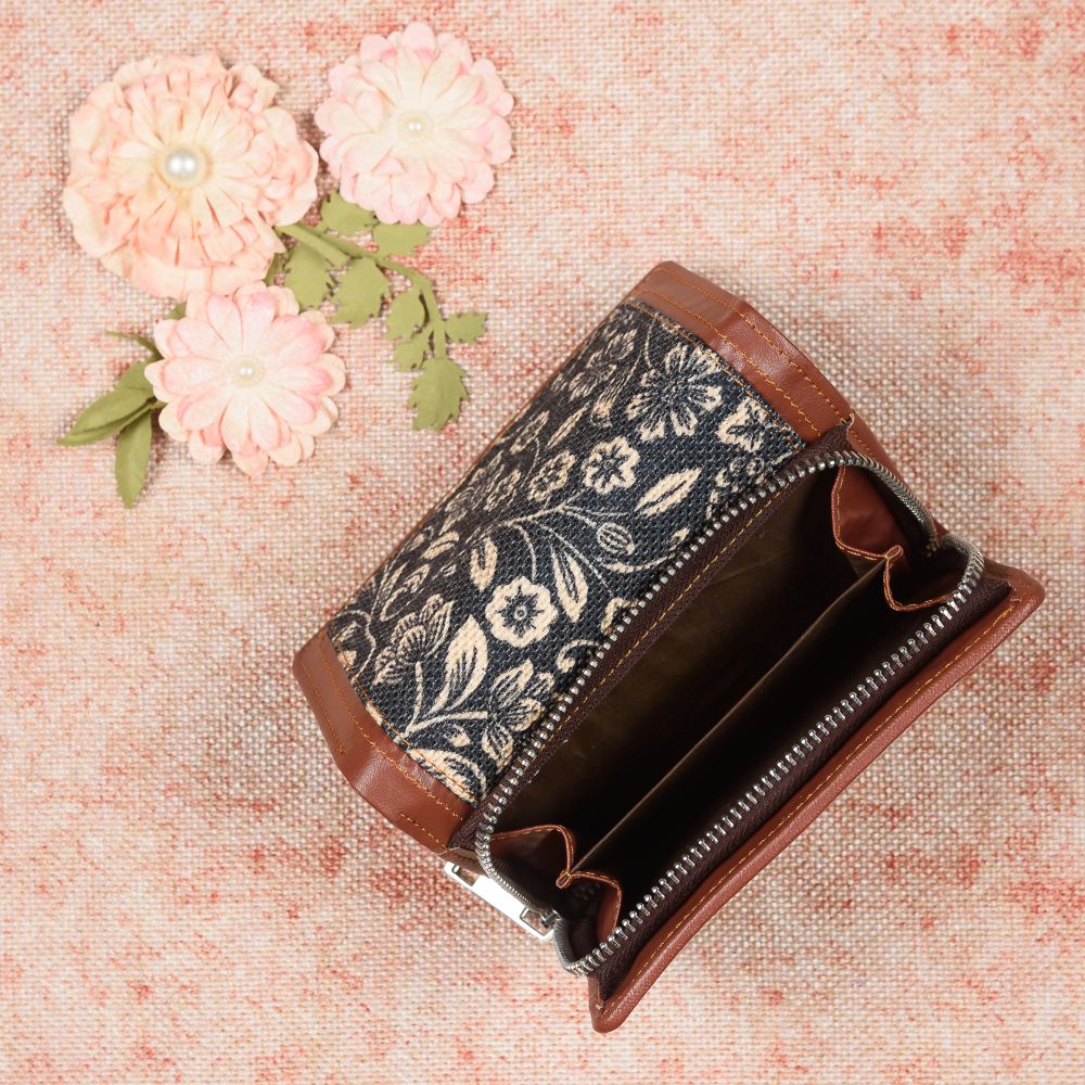FloMotif Three Fold Wallet - Image 11