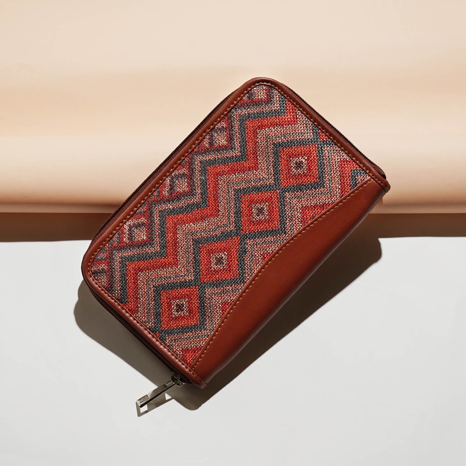 Gwalior Weaves Chain Wallet - Image 2