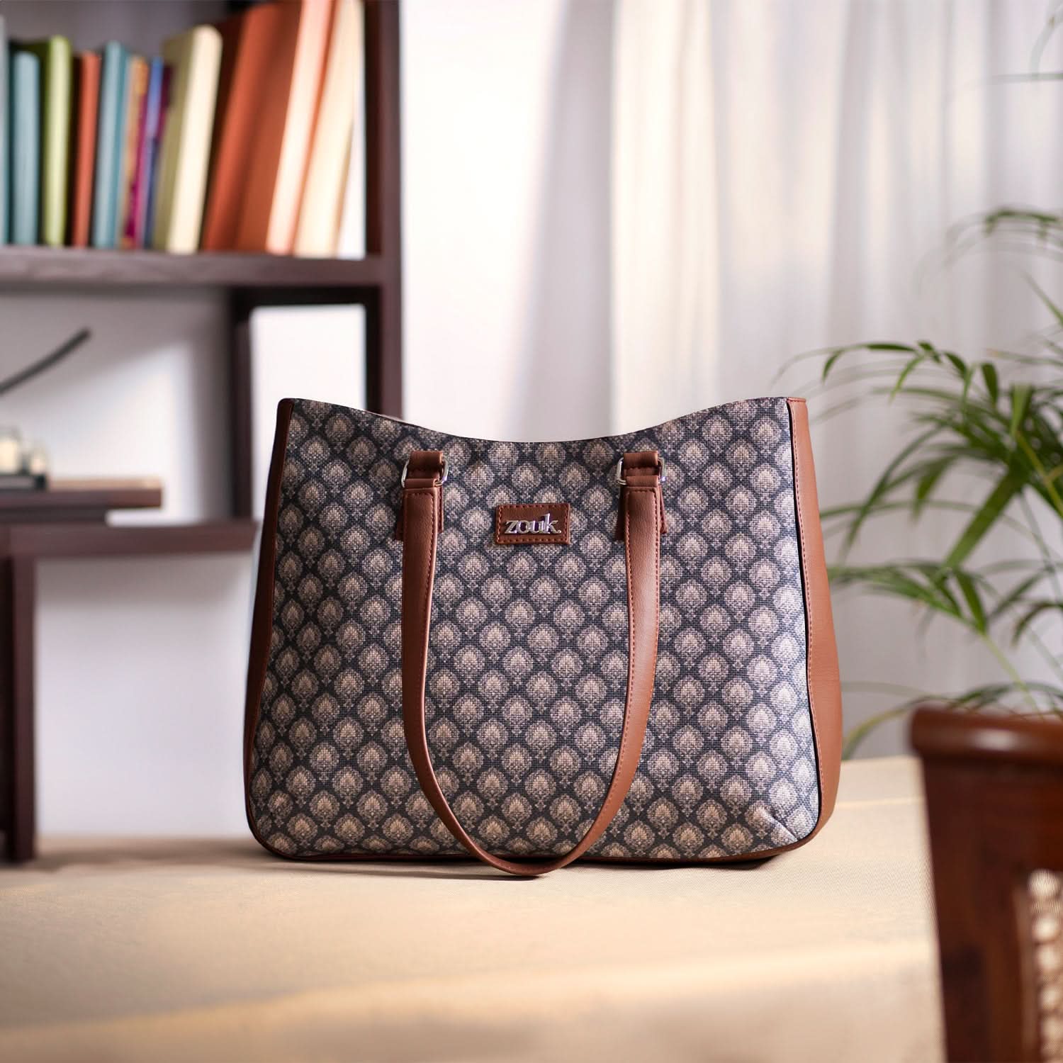 Hampi Sculpt Getaway Handbag - Image 2