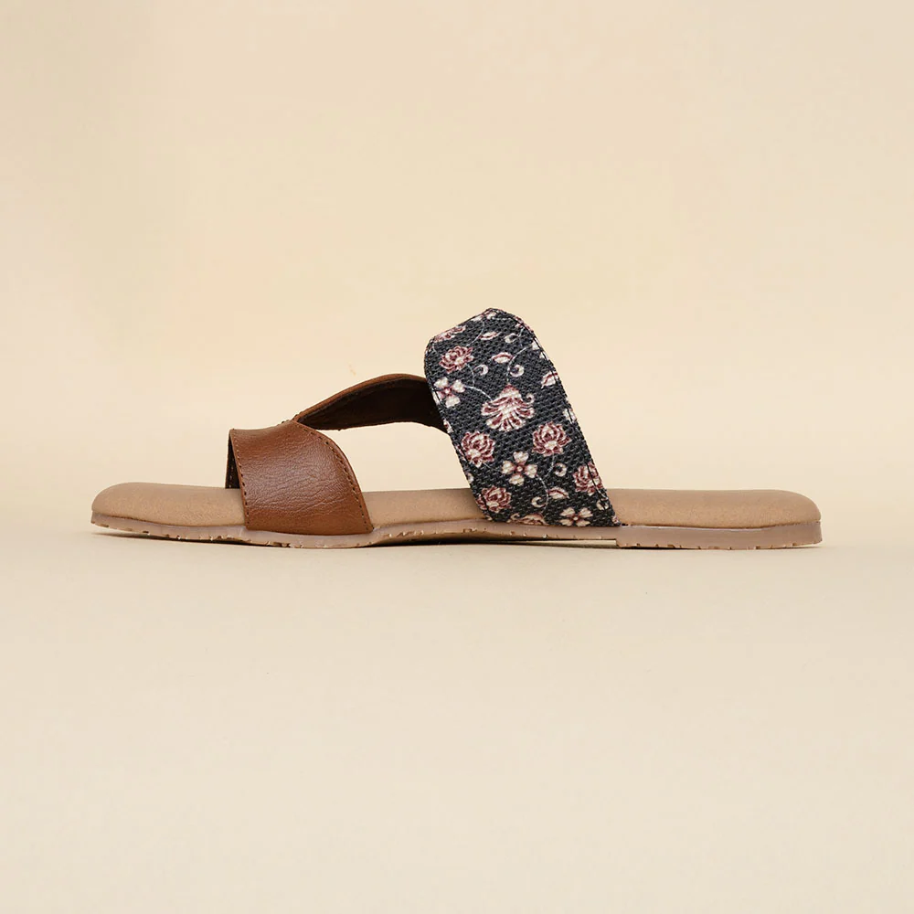 Hooghly Garden Curvy Toe Chappal - Image 10