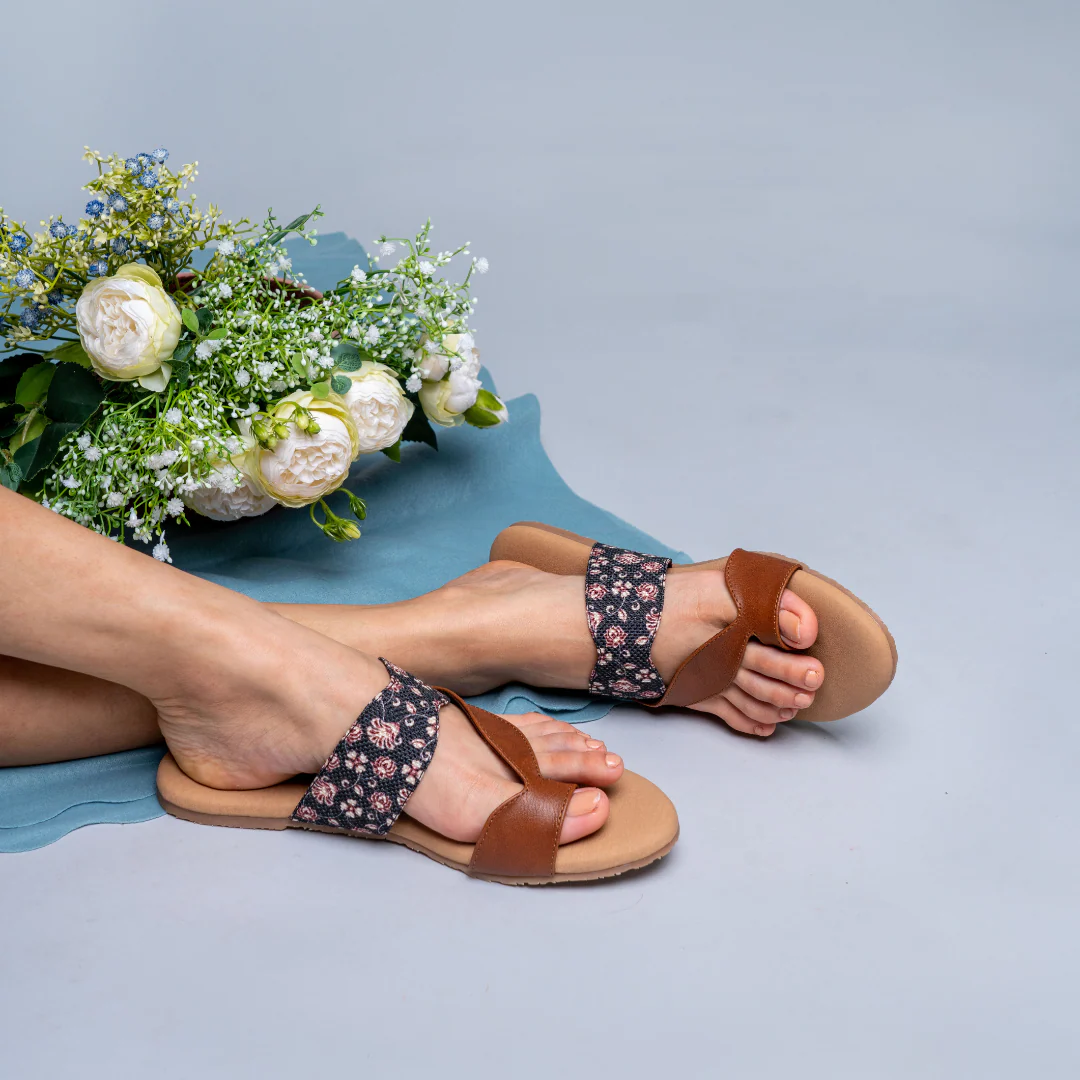 Hooghly Garden Curvy Toe Chappal - Image 4