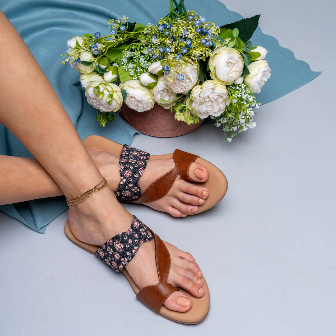 Hooghly Garden Curvy Toe Chappal - Image 6