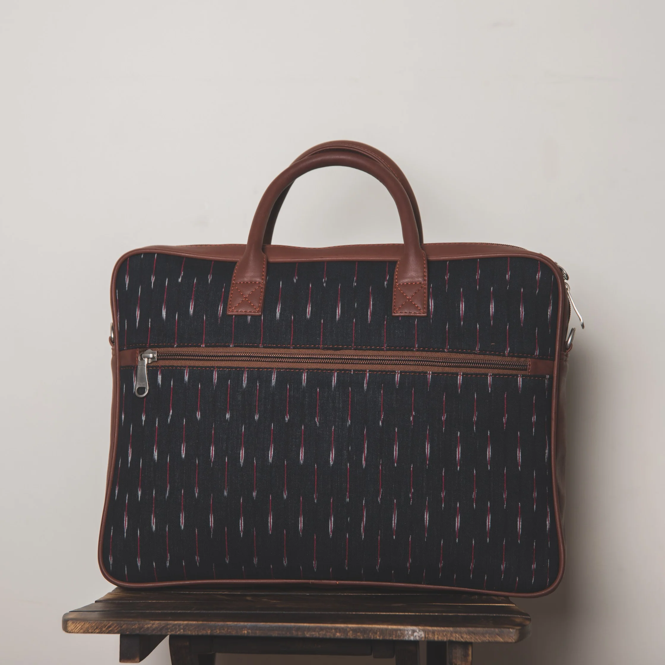 Ikat GreRed Men's Laptop Bag - Image 7