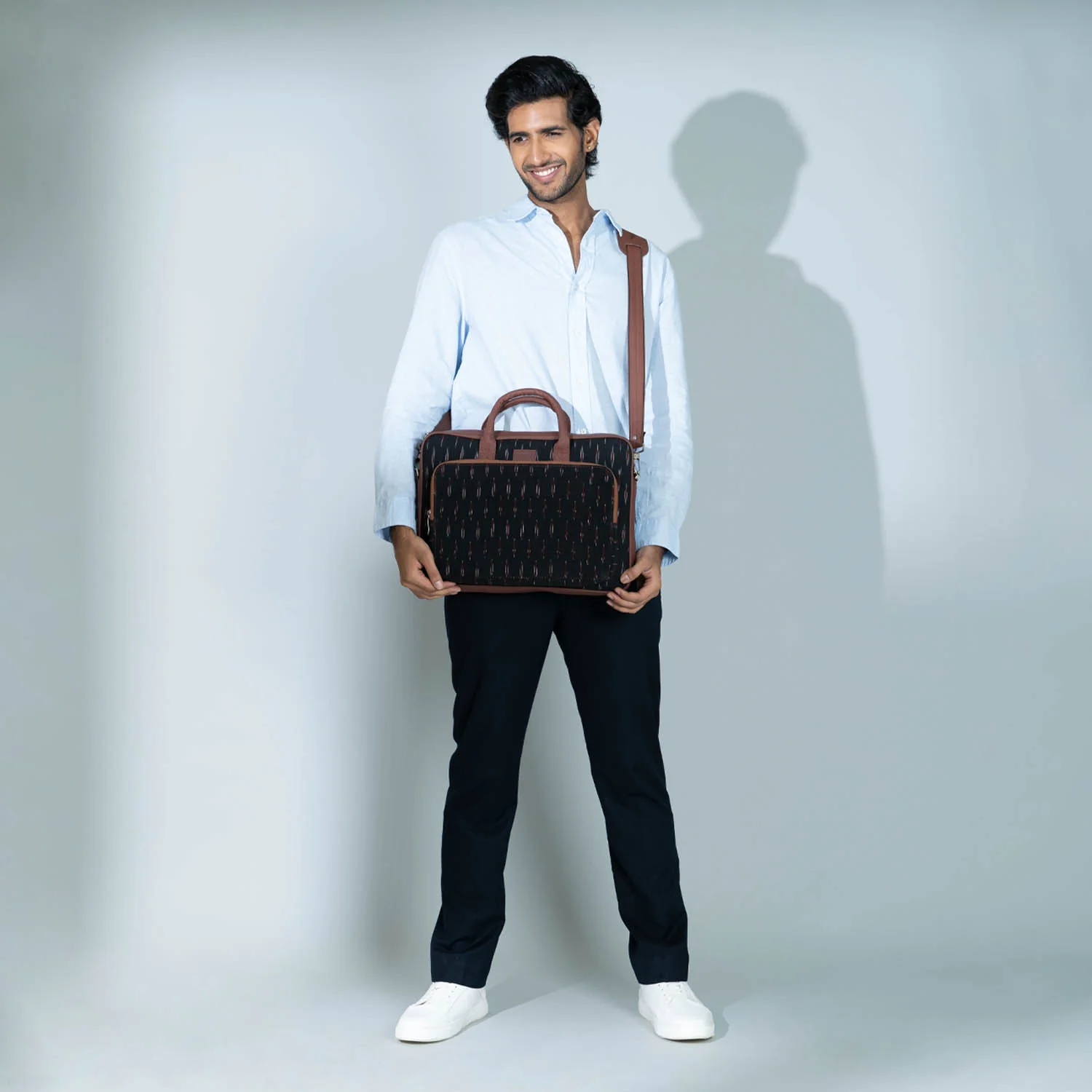 Ikat GreRed Men's Laptop Bag - Image 9