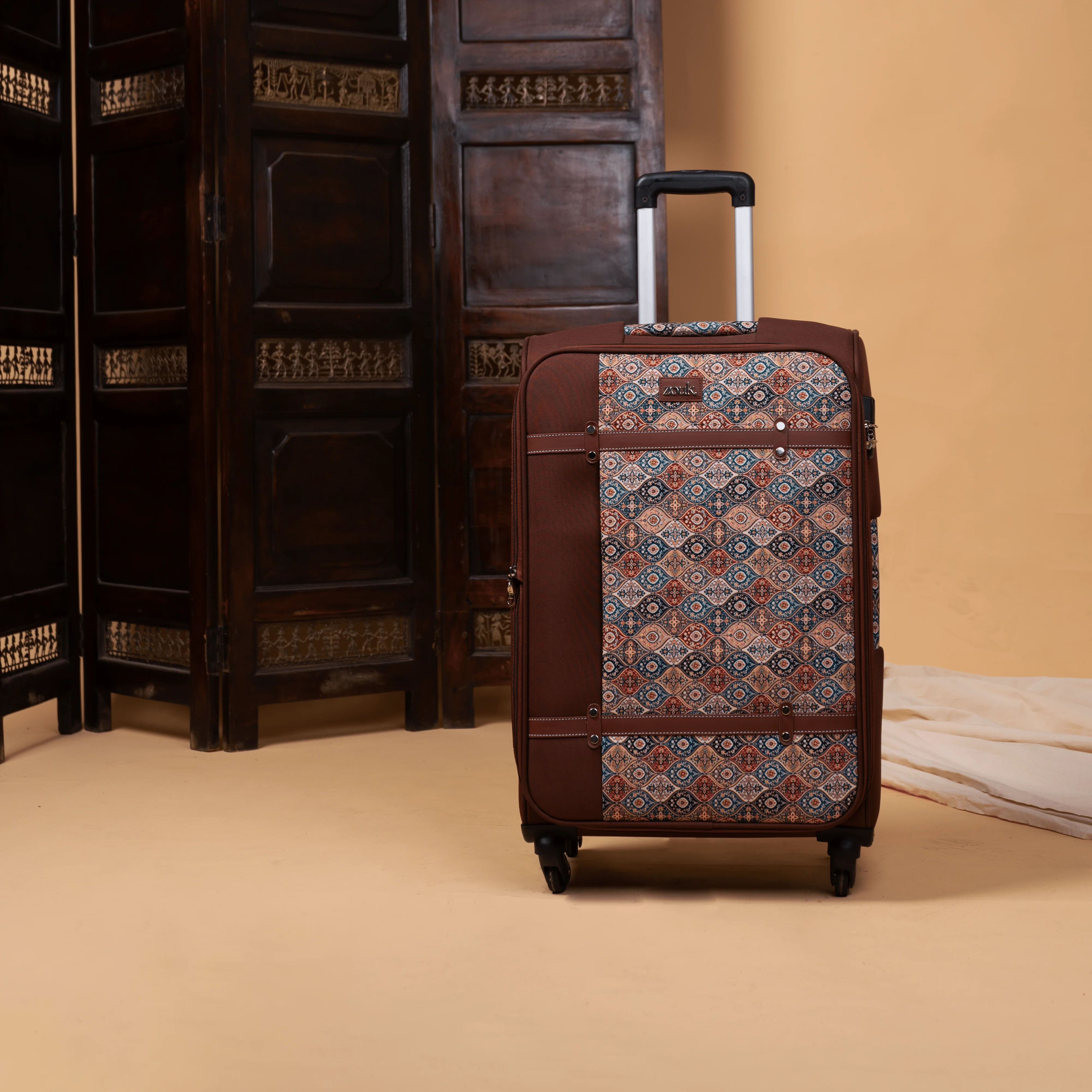 Jammu Kaleen Saira Trolley Bag (Medium) - Image 8