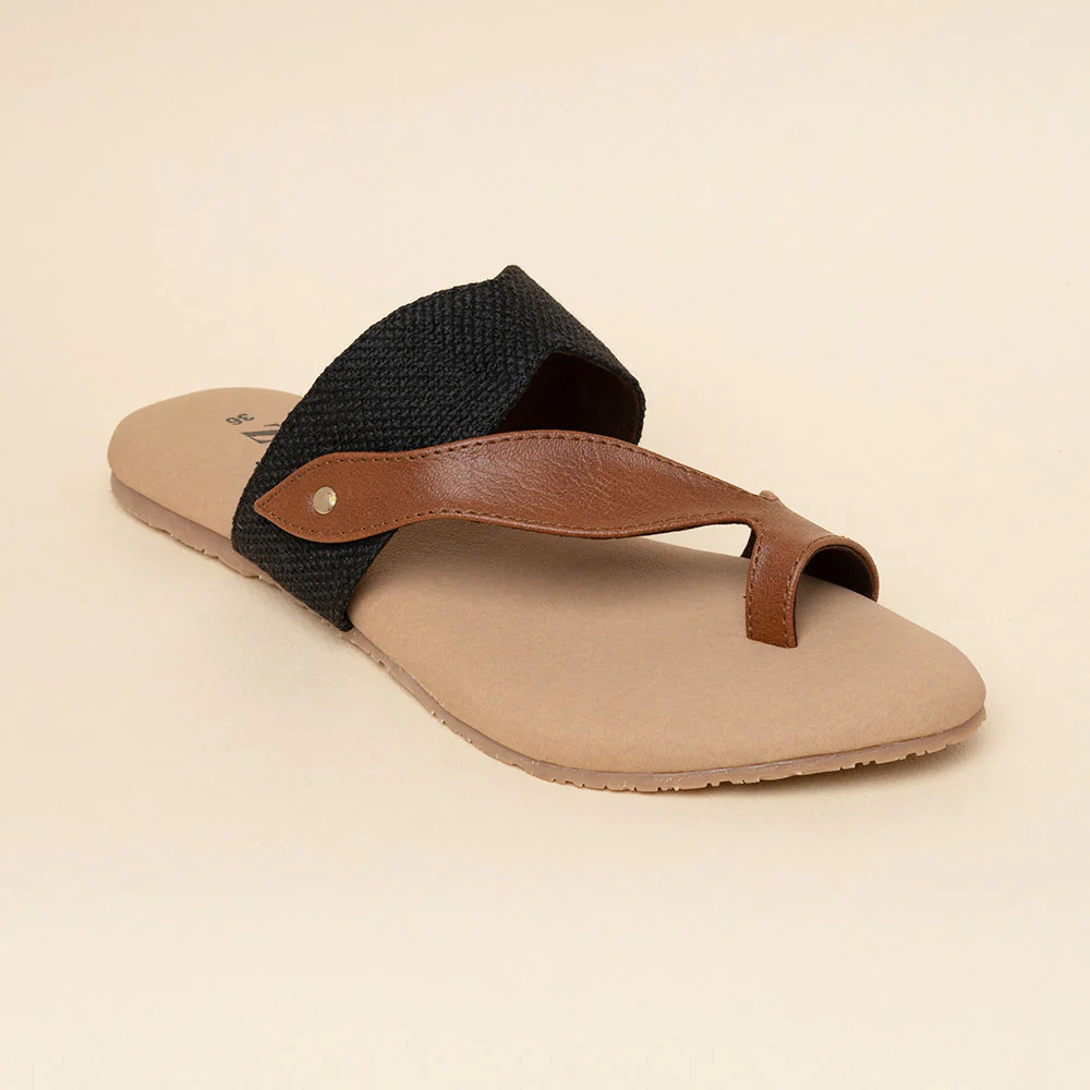 Jet Black Curvy Toe Chappal - Image 6
