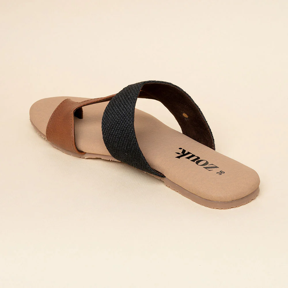 Jet Black Curvy Toe Chappal - Image 7