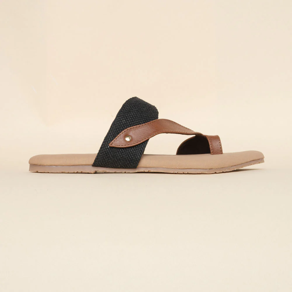 Jet Black Curvy Toe Chappal - Image 9
