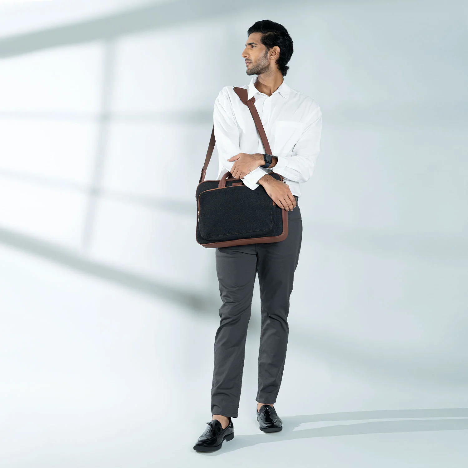 Jet Black Laptop Bag - Image 3