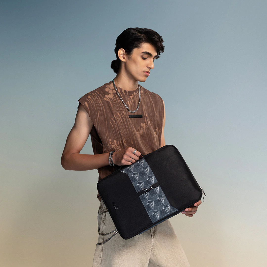 Kochi Carbon Signature Laptop Sleeve - 15.6inch (Black)