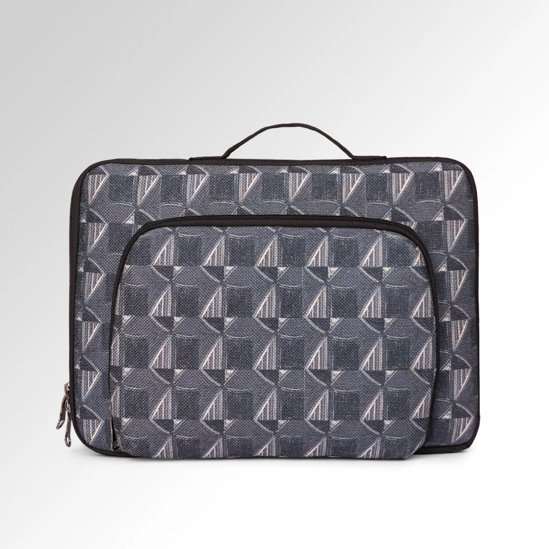 Kochi Carbon Signature Laptop Sleeve - 15.6inch (Black) - Image 3