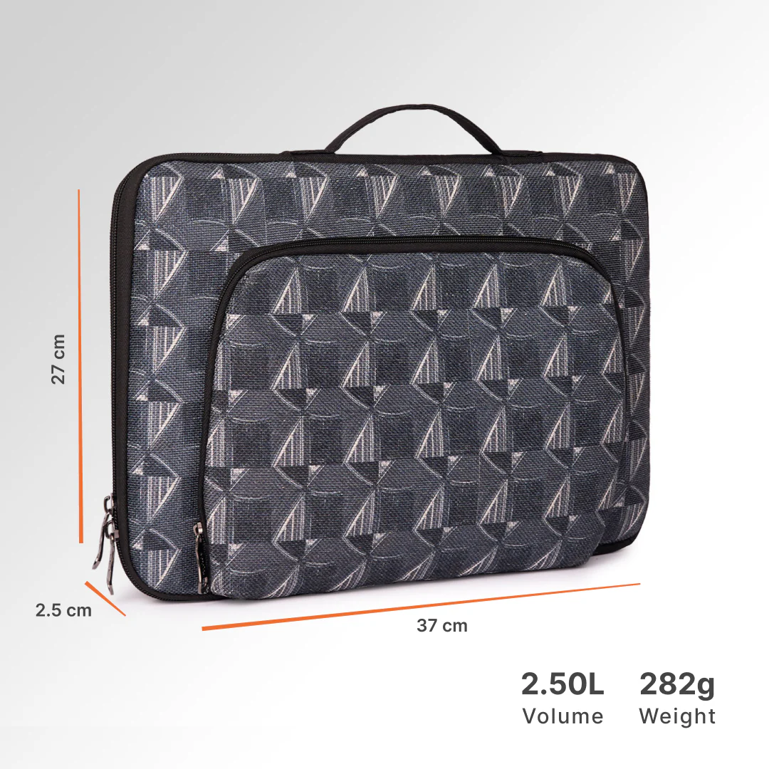 Kochi Carbon Signature Laptop Sleeve - 15.6inch (Black) - Image 4