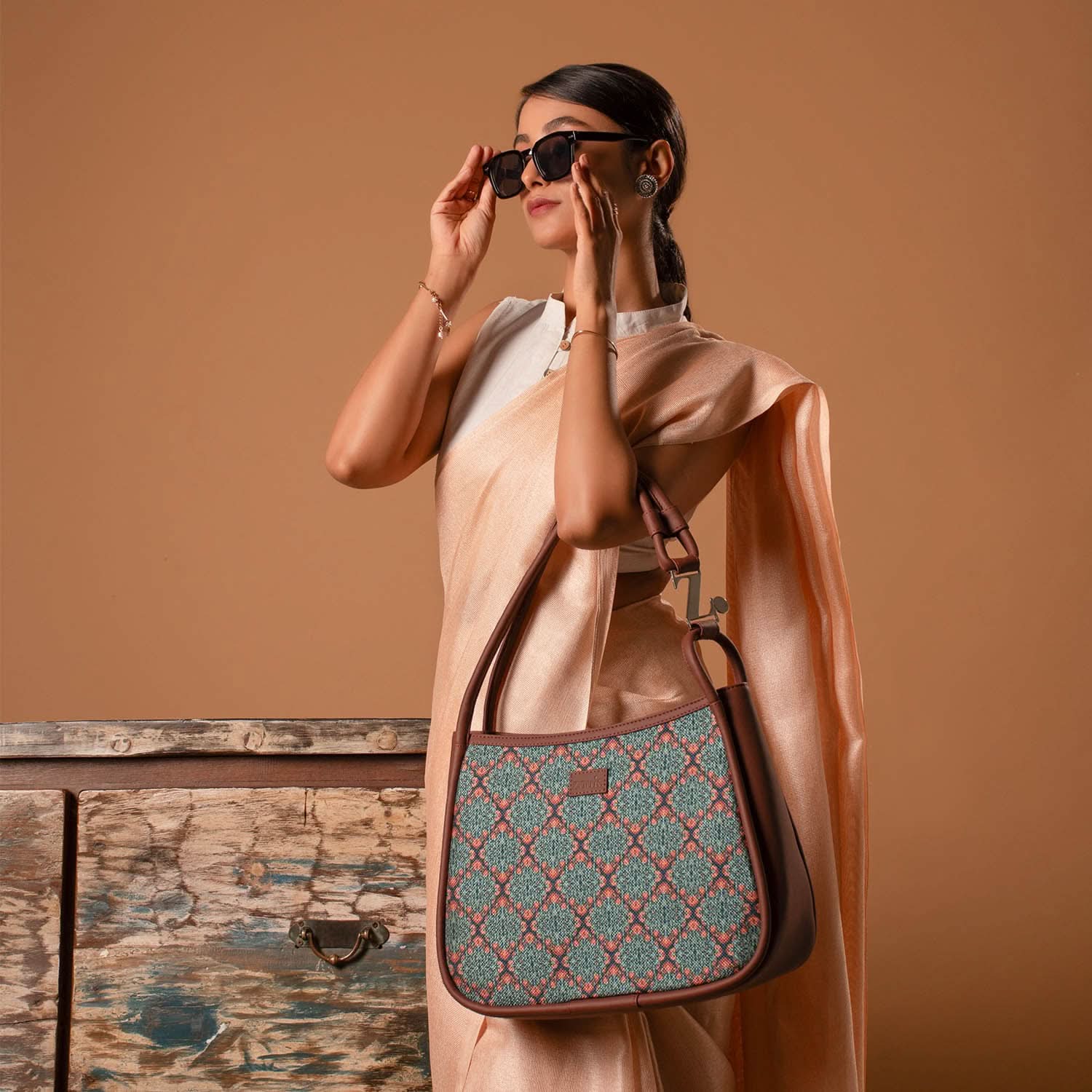 Kolkata Nouveau Sleek Shoulder Bag - Image 2