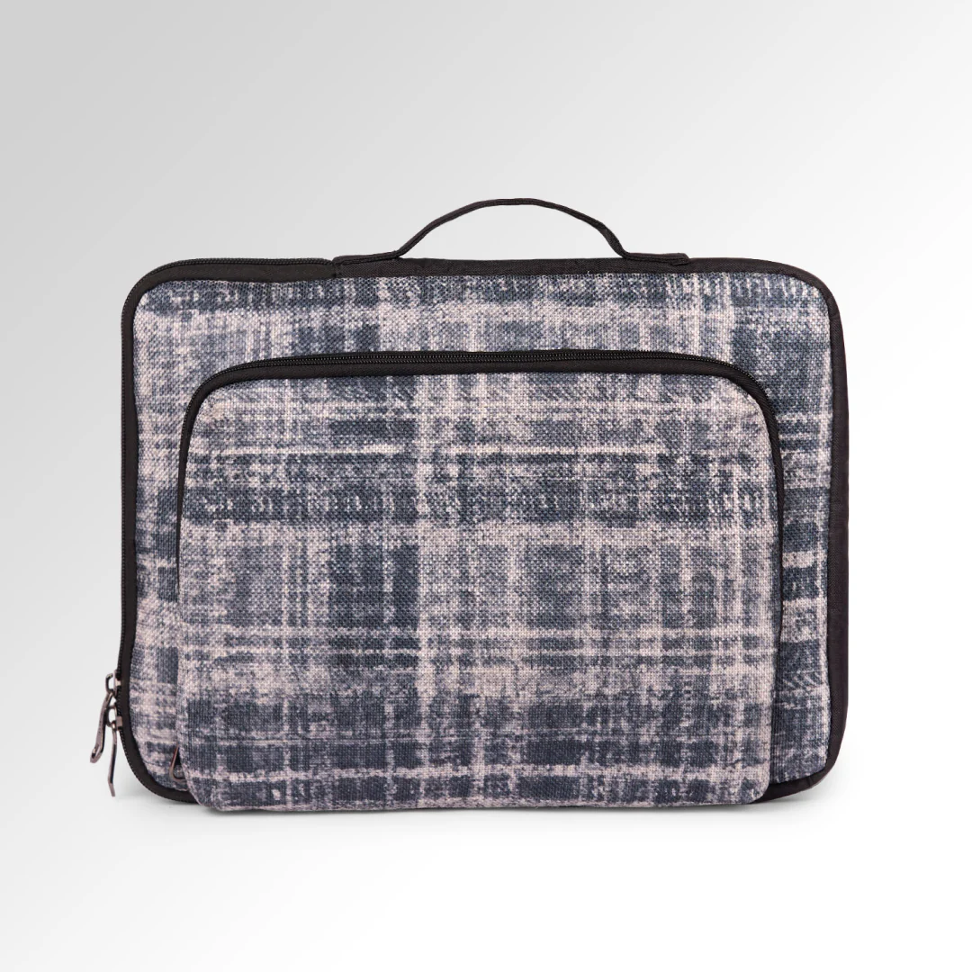 Leh Grit Signature Laptop Sleeve - 15.6inch (Black) - Image 3