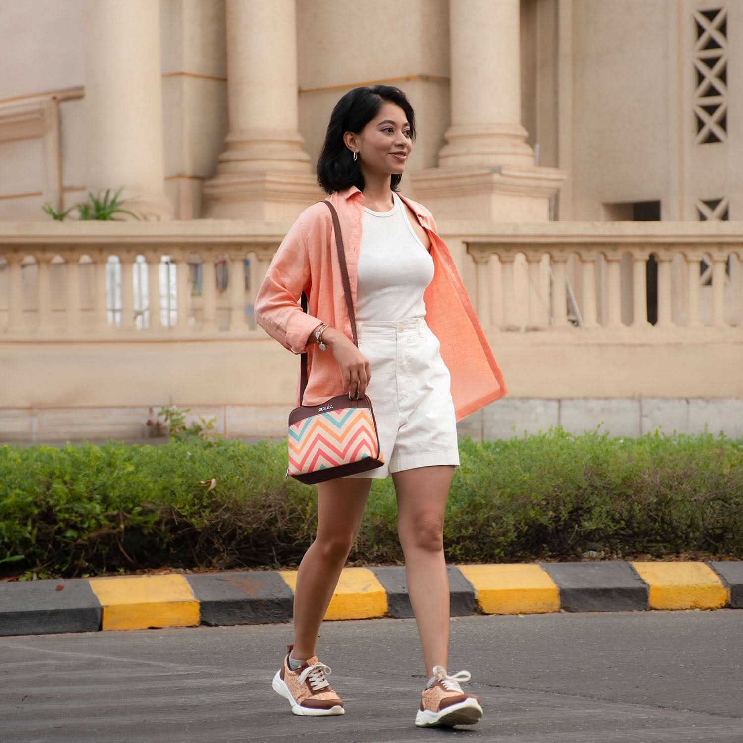 WavBeach OOO Sling Bag - Image 2