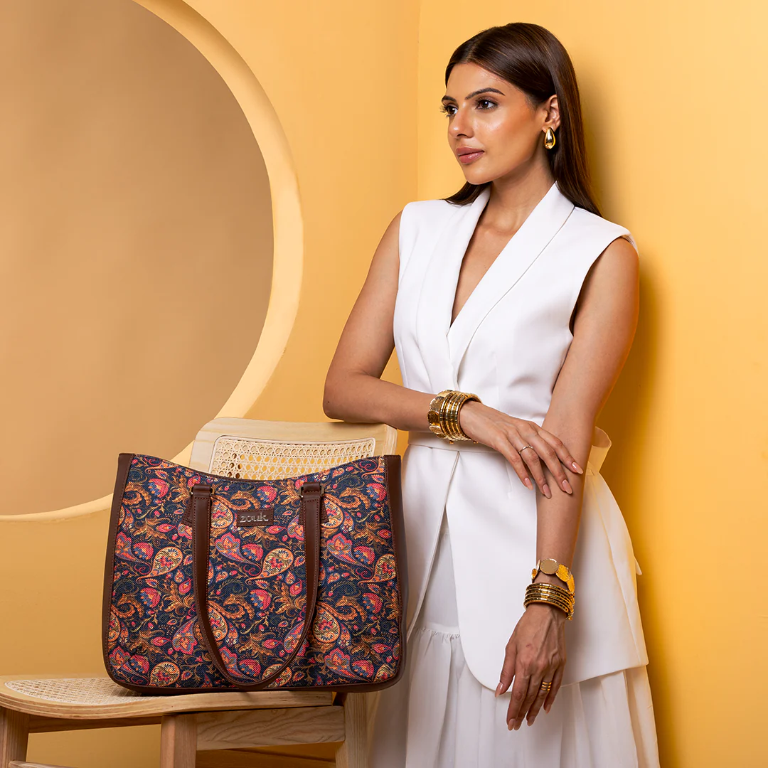 Paisley Print Getaway Handbag - Image 10