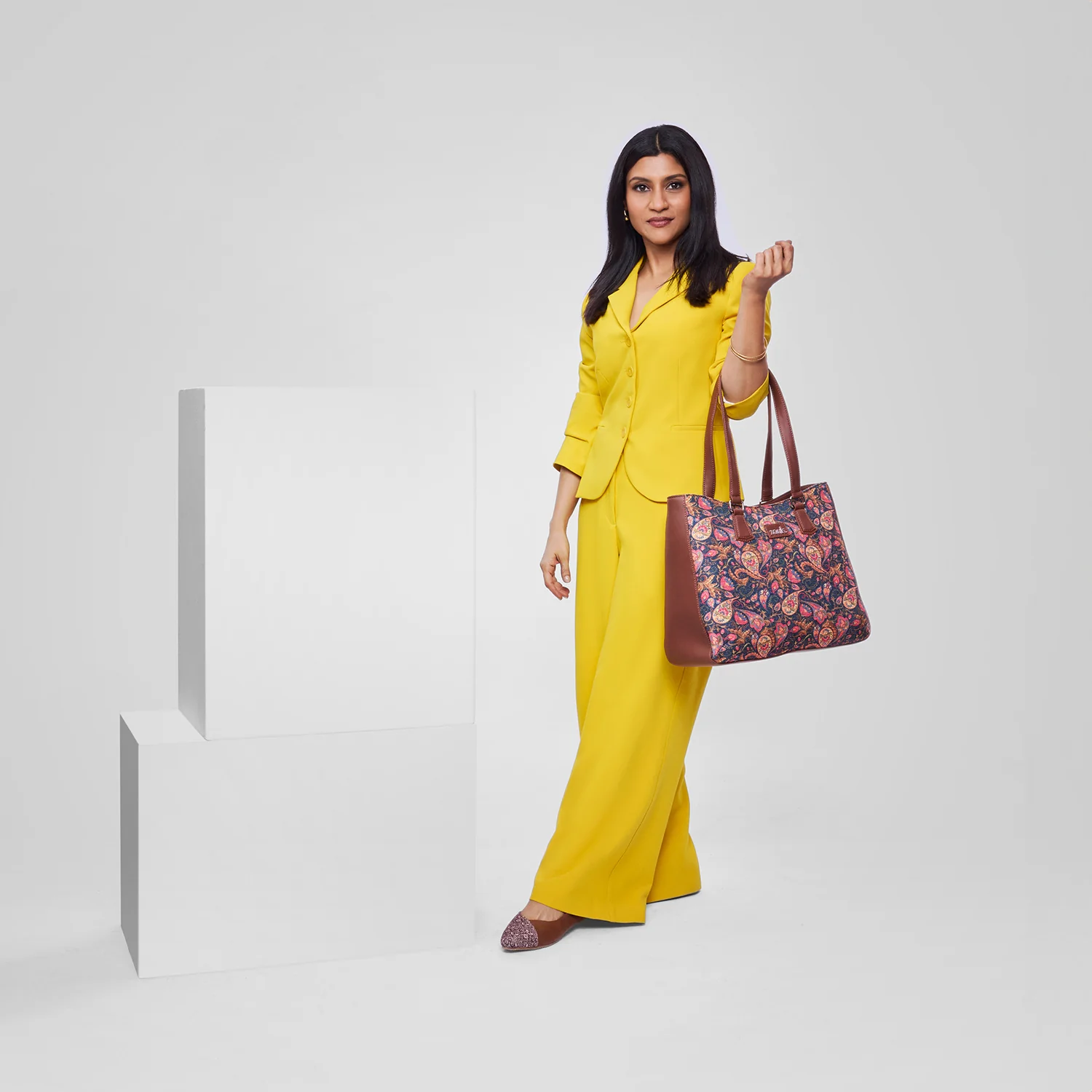 Paisley Print Getaway Handbag - Image 11