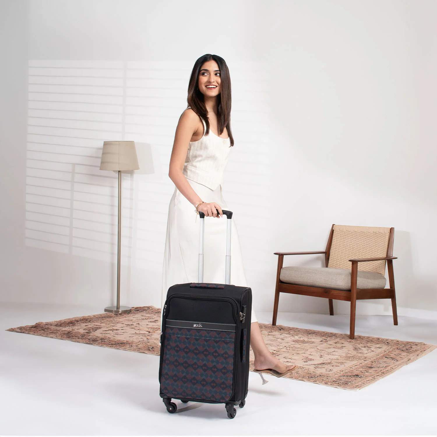 Periyar Waves Avasa Trolley Bag (Black) - Image 17