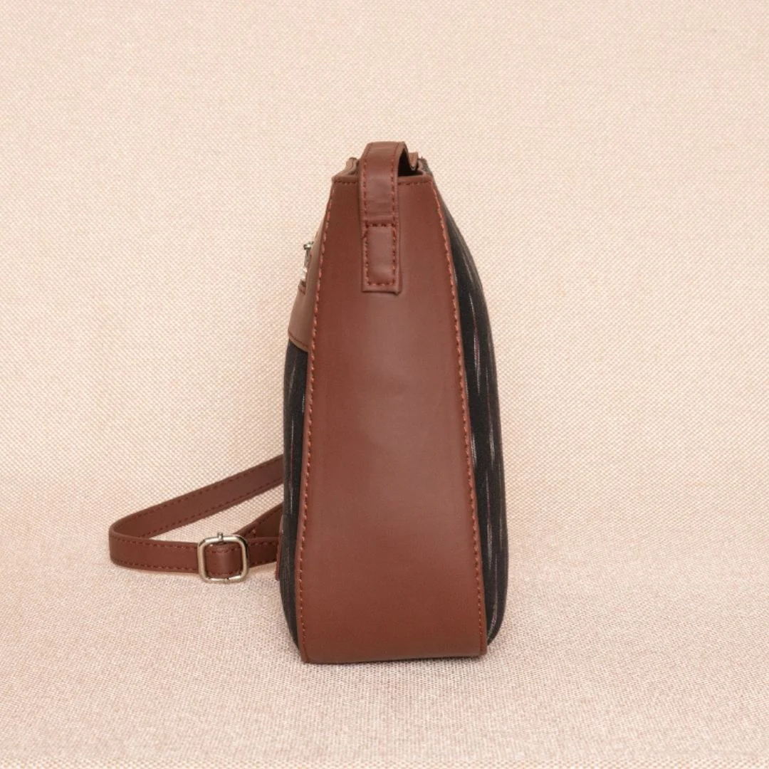 Royal Indian Peacock Motif U-Shaped Sling Bag - Image 11