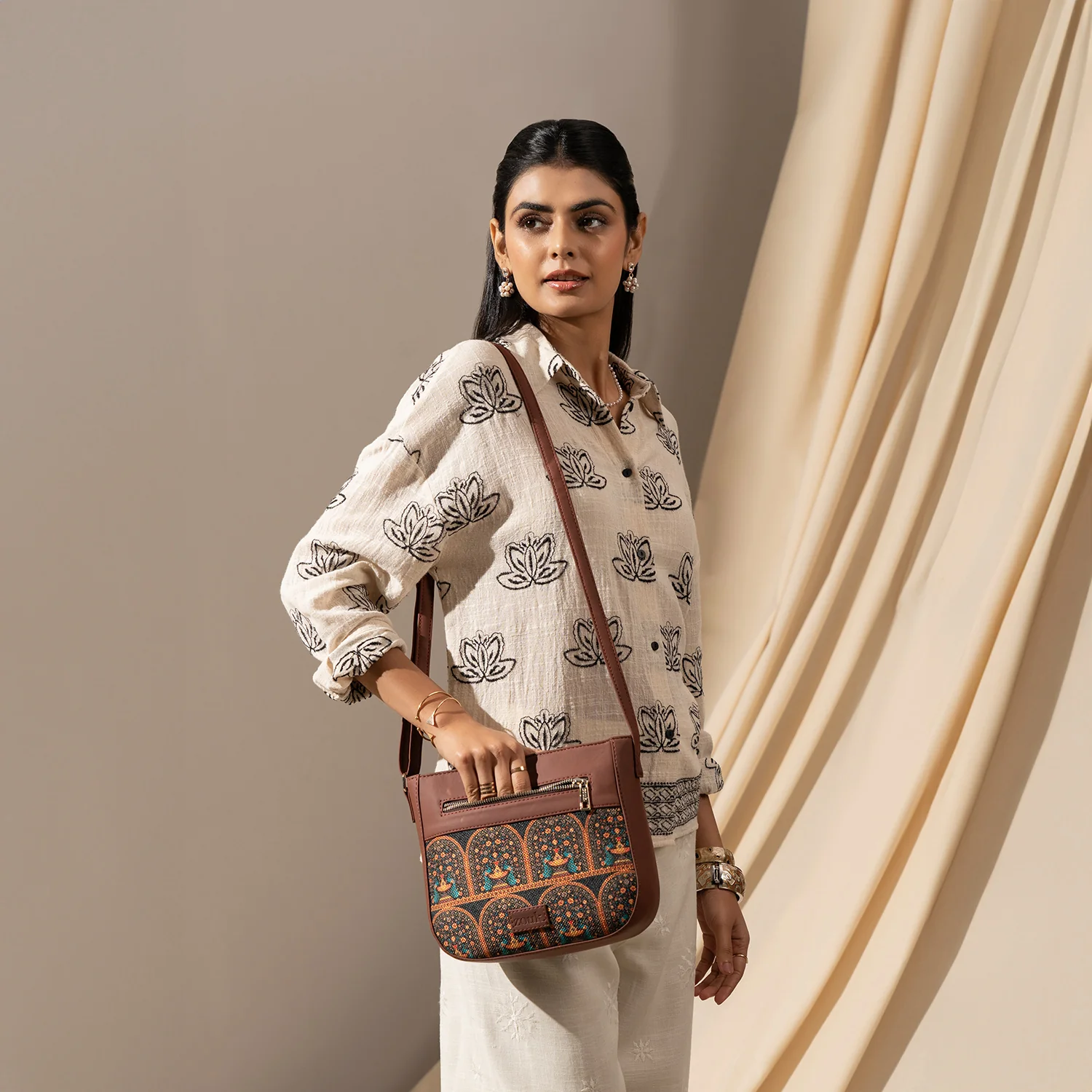 Royal Indian Peacock Motif U-Shaped Sling Bag - Image 3