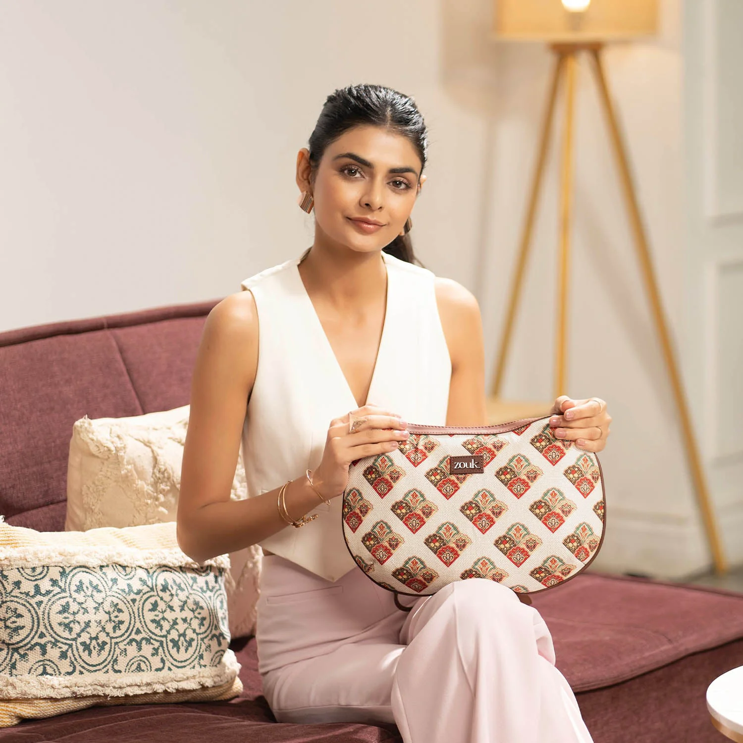SeaShell Motif White Structured Shoulder Bag - Image 2