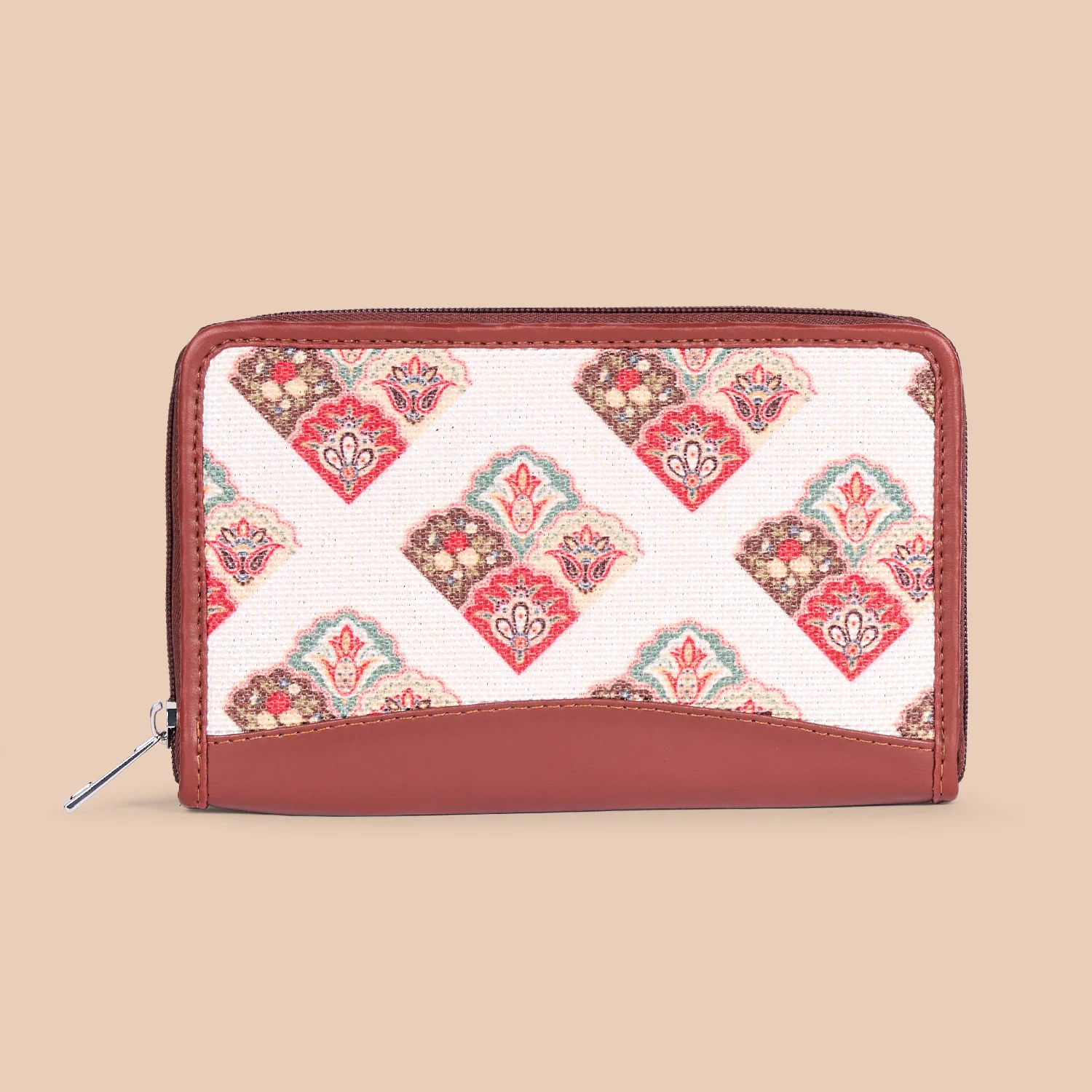 Seashell Motif White Chain Wallet - Image 2