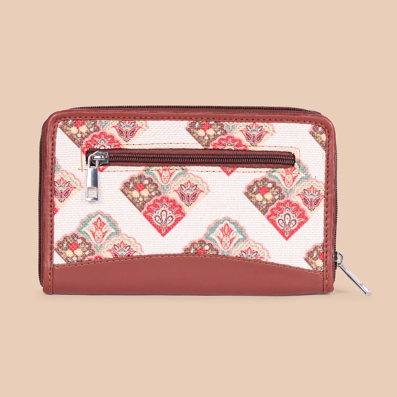 Seashell Motif White Chain Wallet - Image 3
