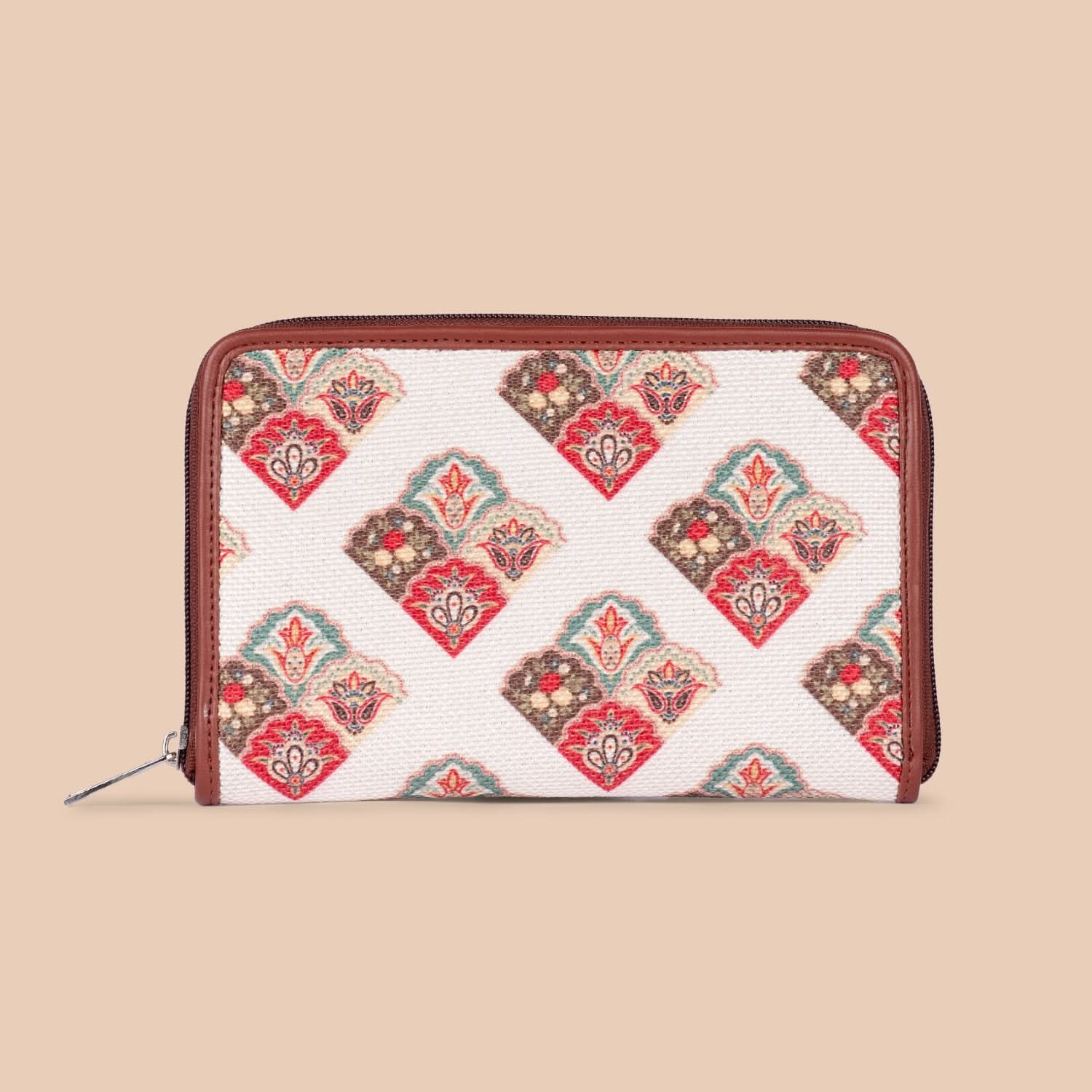 Seashell Motif White Classic Zipper Wallet - Image 4