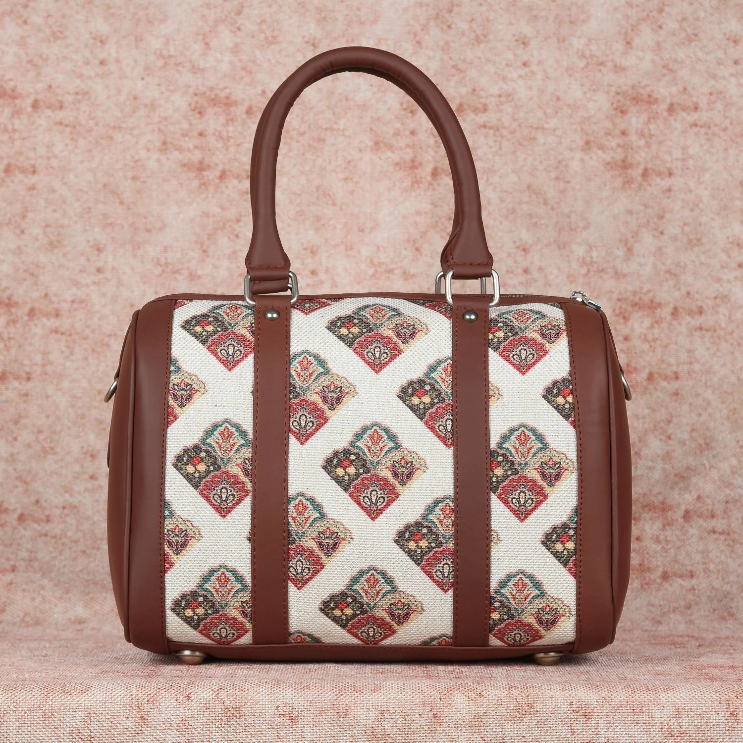 Seashell Motif White Handbag - Image 2