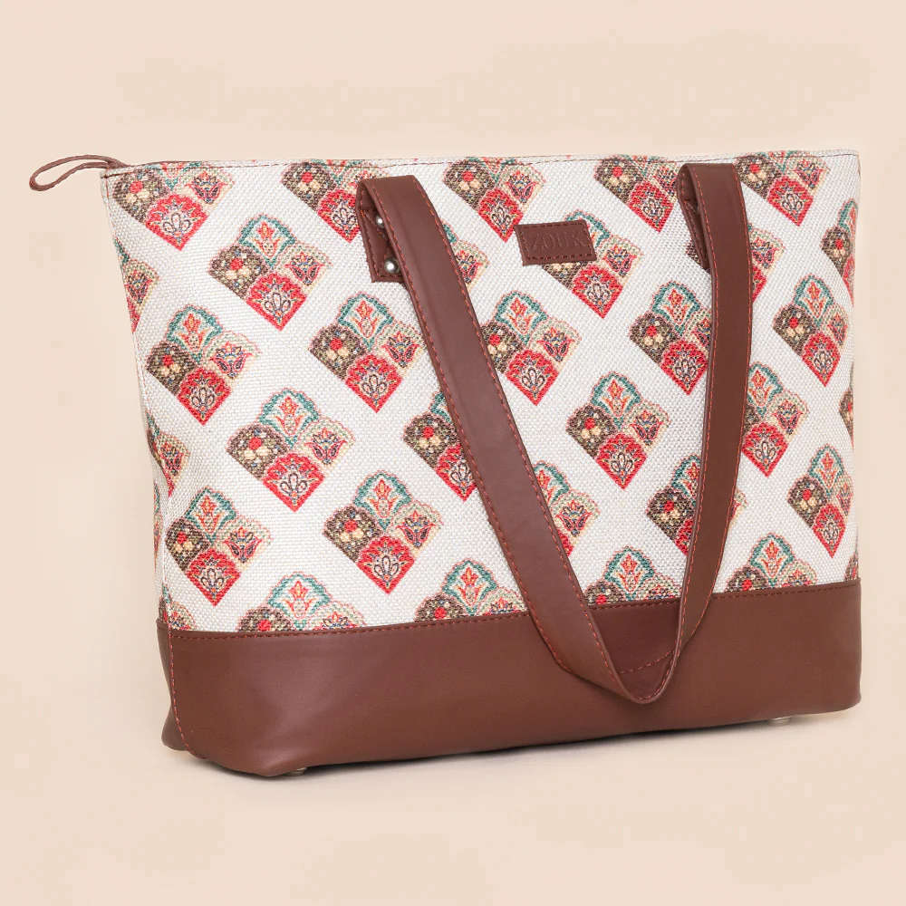 Seashell Motif White Shoulder Tote Bag - Image 2