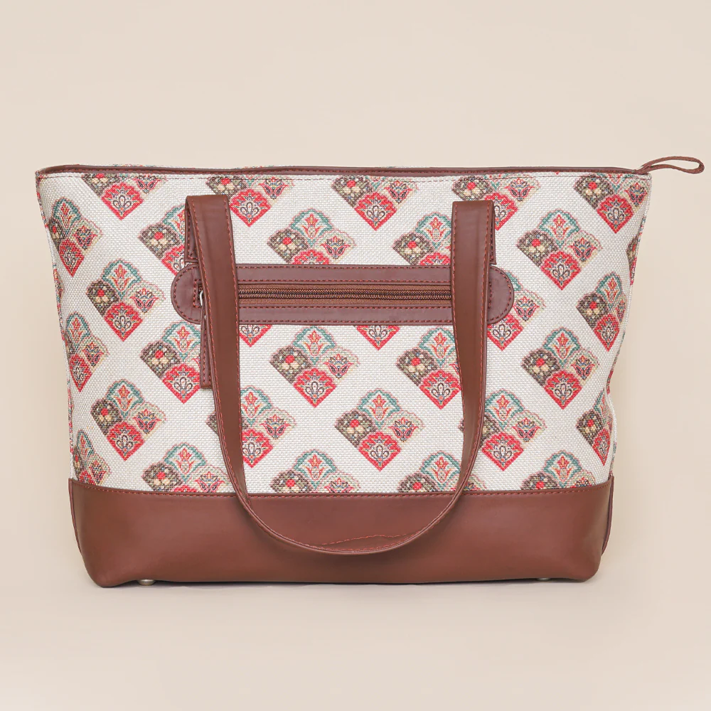Seashell Motif White Shoulder Tote Bag - Image 4