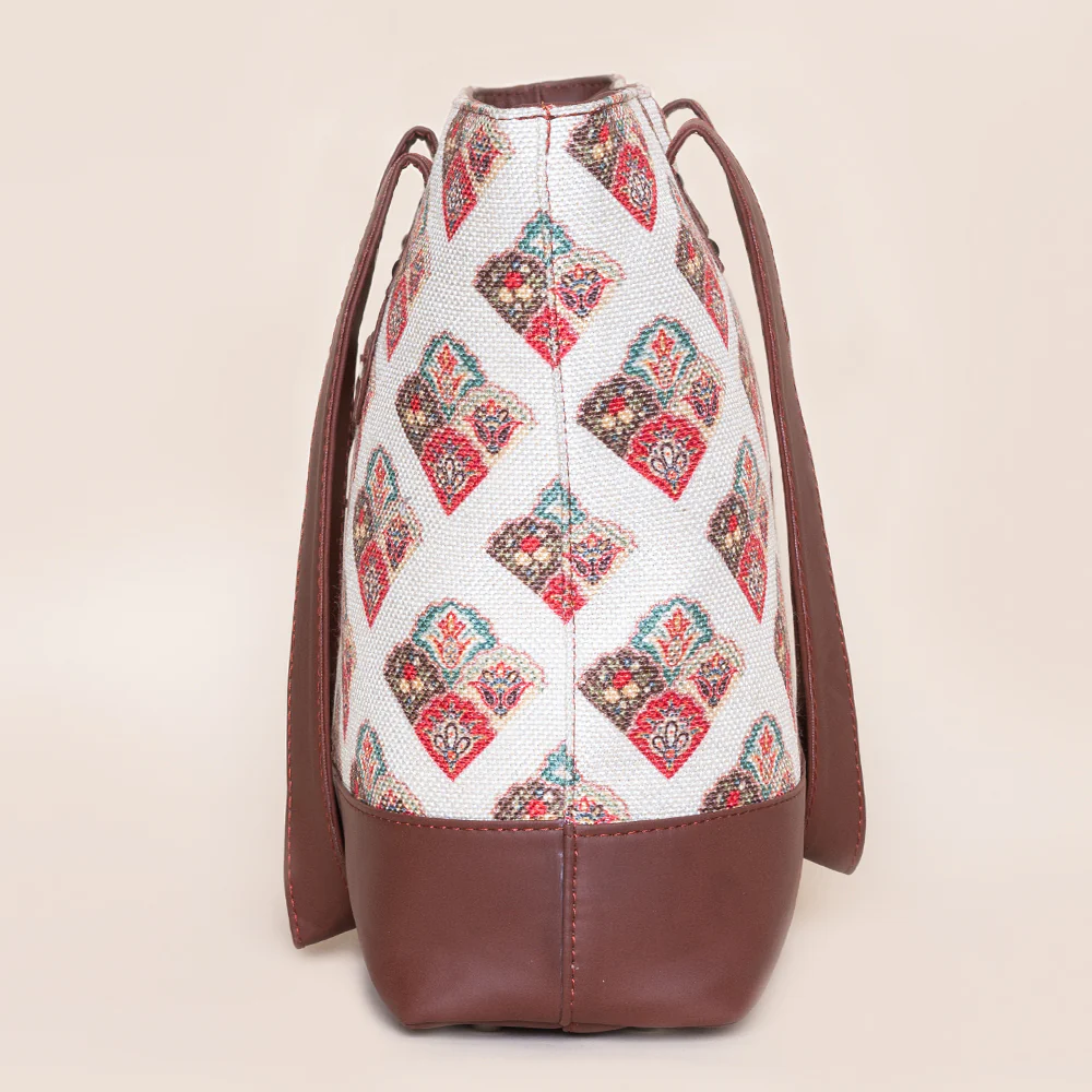 Seashell Motif White Shoulder Tote Bag - Image 6