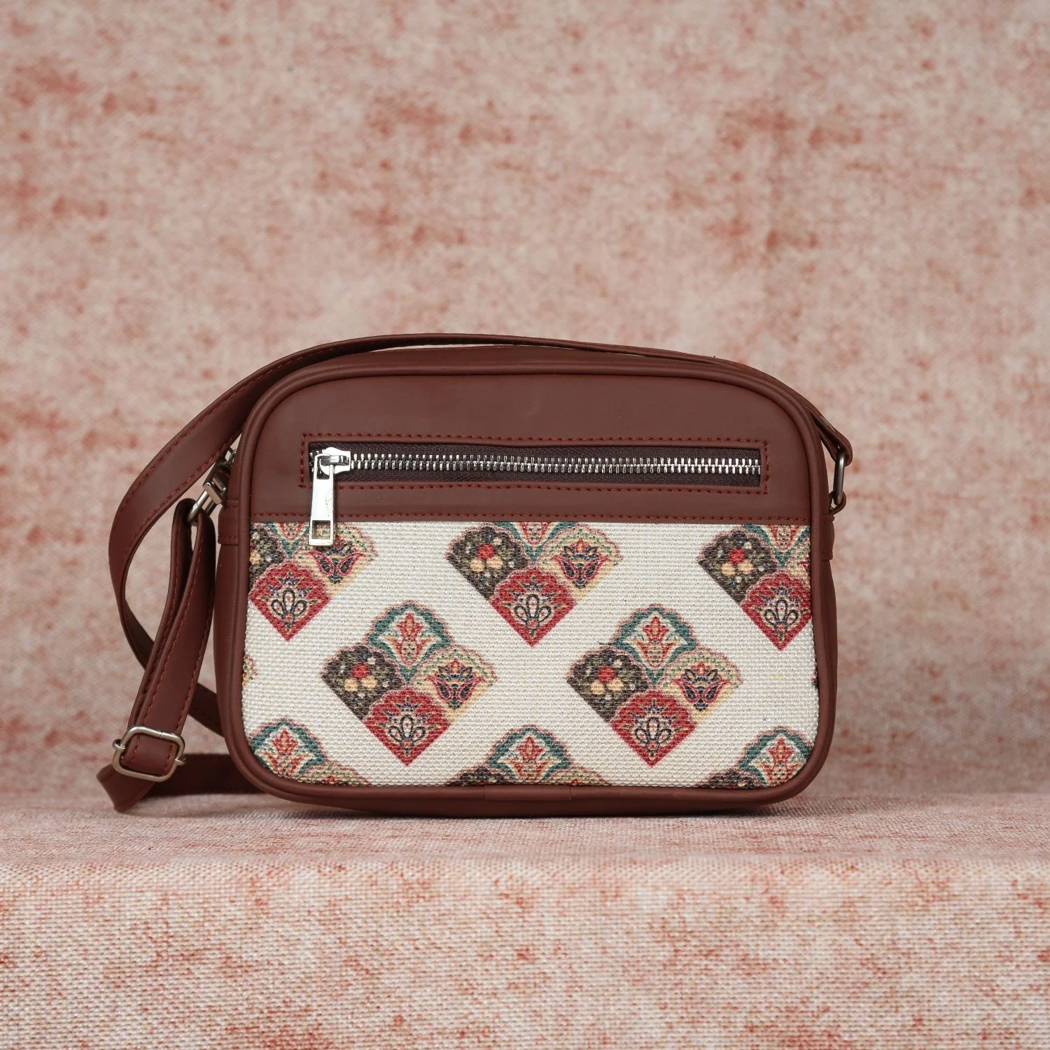 Seashell Motif White Sling Bag - Image 3