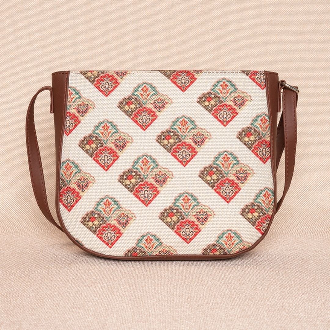 Seashell Motif White U-Shaped Sling Bag - Image 2