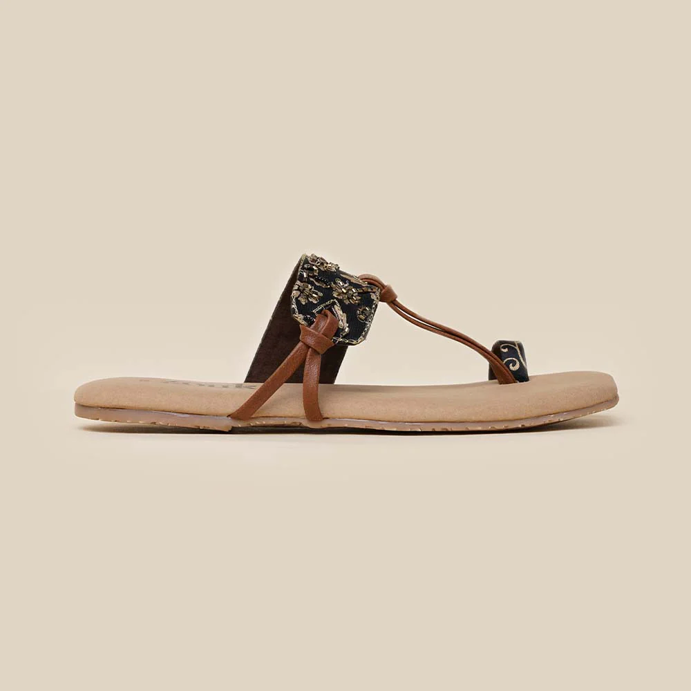Srinagar Regals Embellished Chappal - Image 9