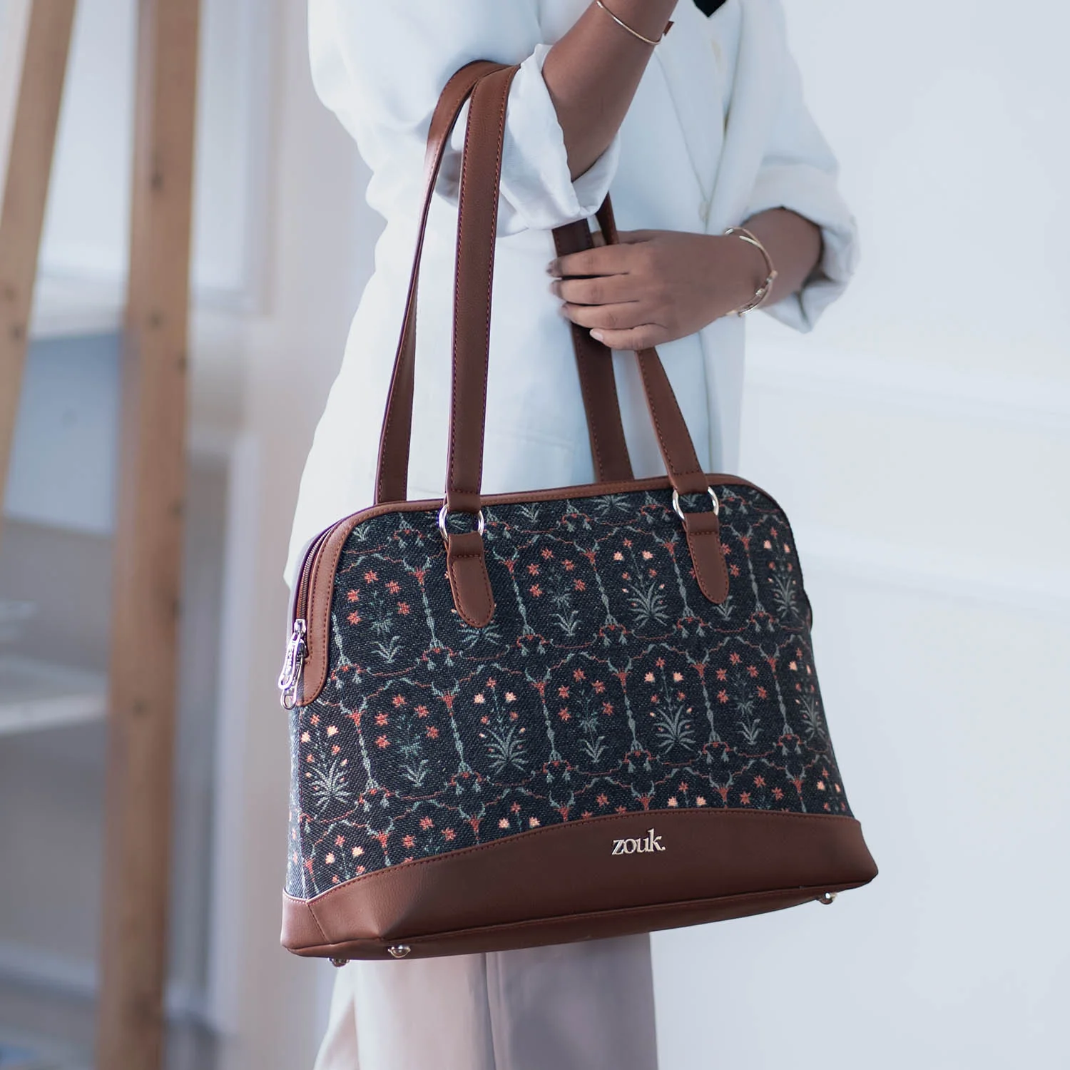 Taj Guldasta Carry All Work Bag - Image 2