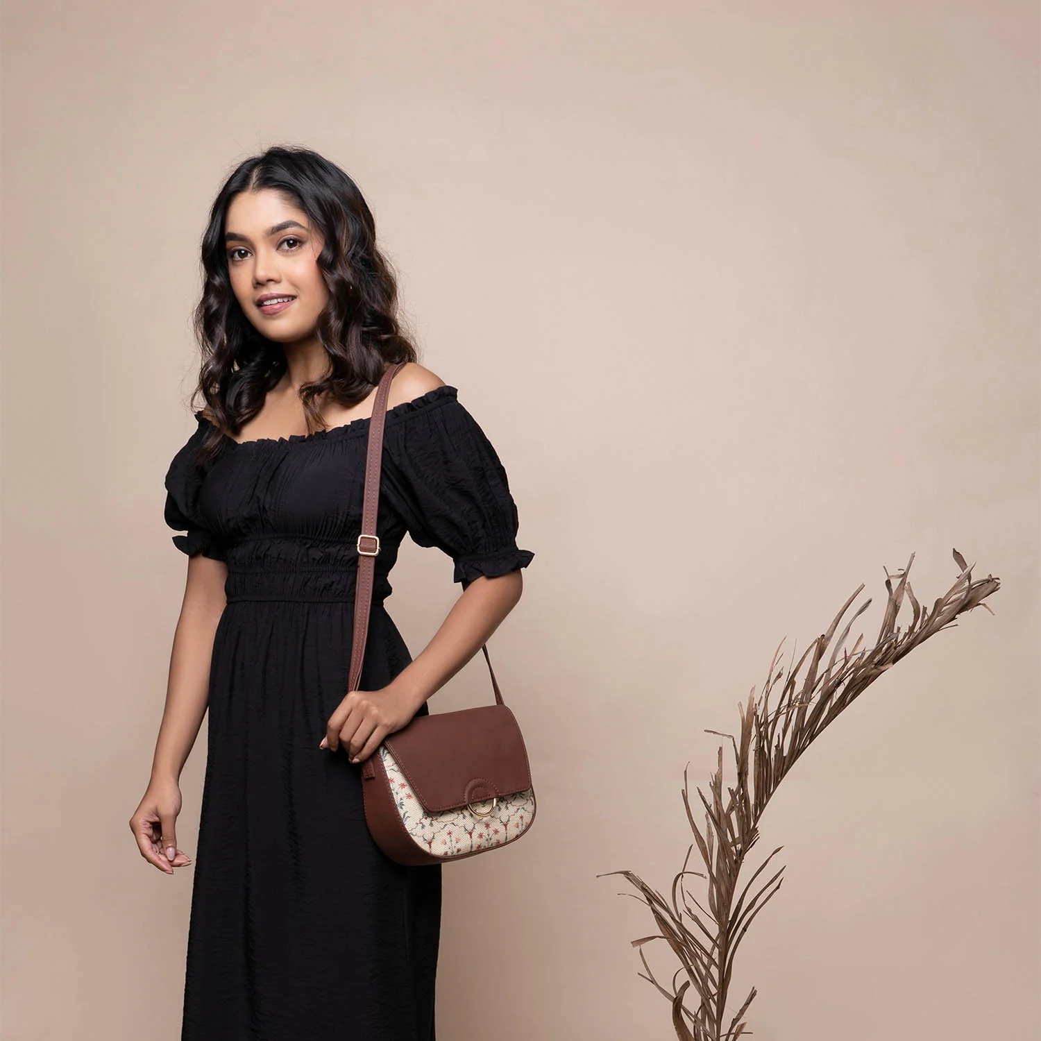 Taj Nakashi Classic Sling Bag - Image 2