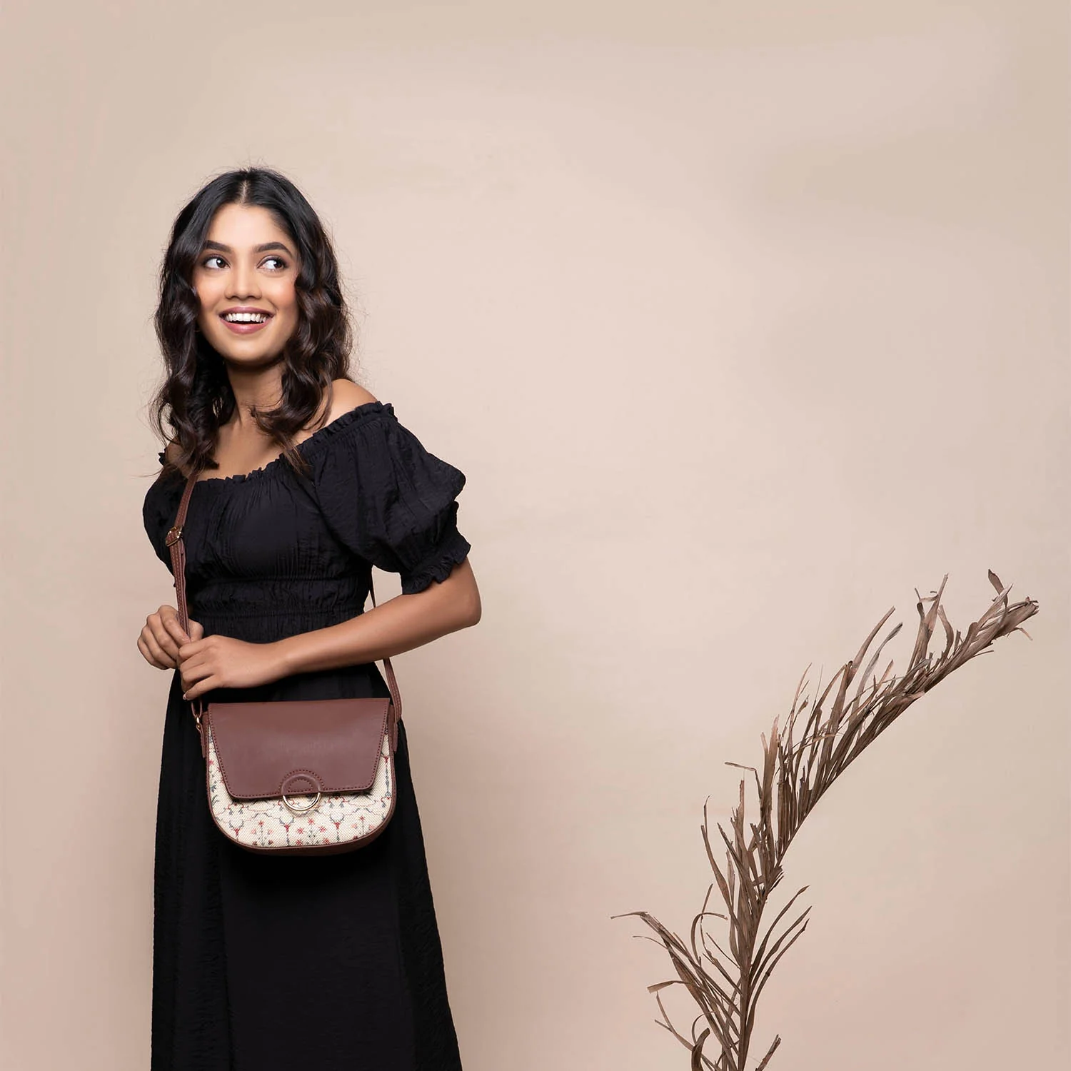 Taj Nakashi Classic Sling Bag - Image 5