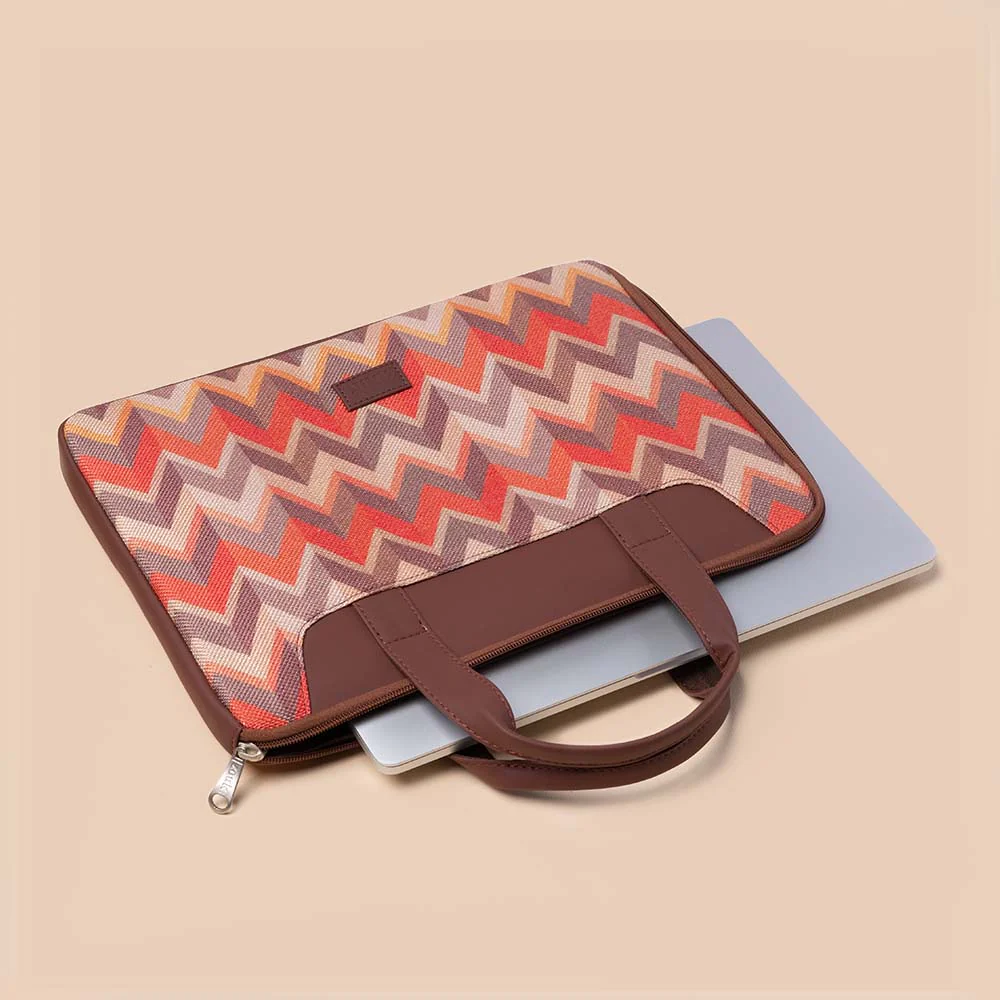 Tidal Wave L-Zippered Laptop Sleeve - Image 7