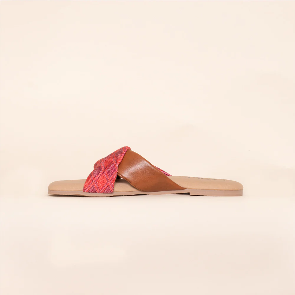 Wadiyar Diamond Cross Sliders - Image 8