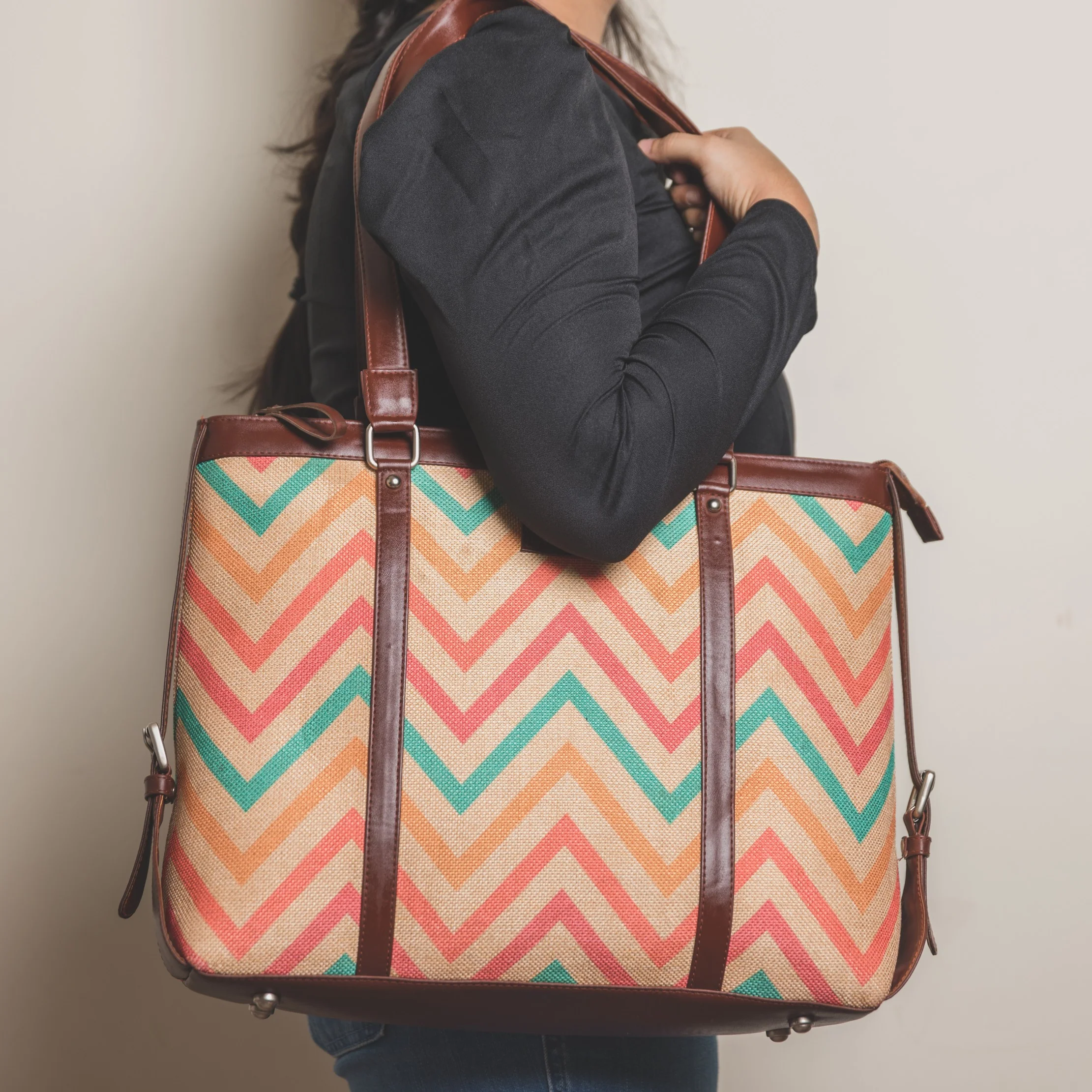 WavBeach - Women's Office Bag & Chain Wallet Combo - Image 5